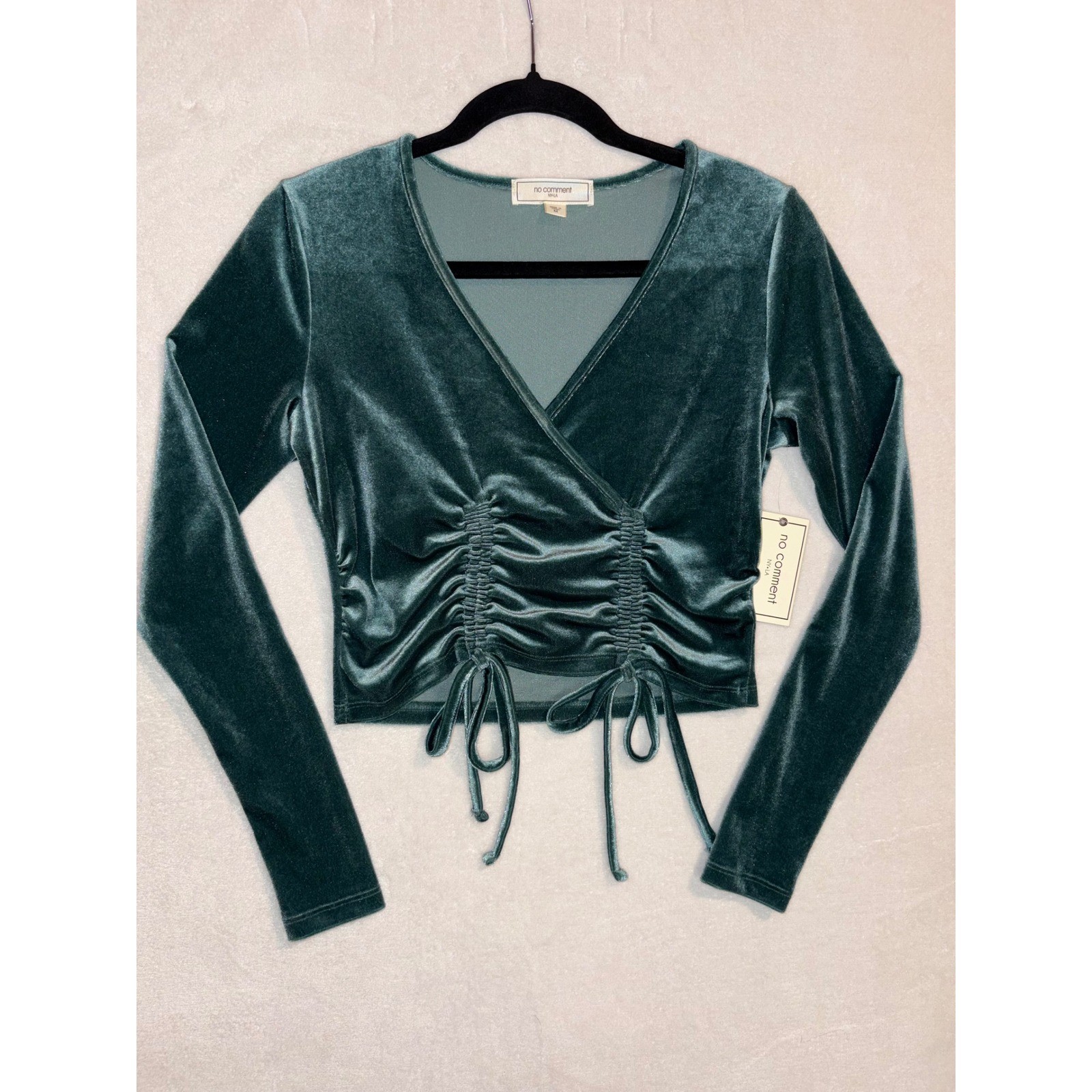 No Comment NY-LA Womens green Velvet Ruched Cinched Front Crop Top long sleeve M