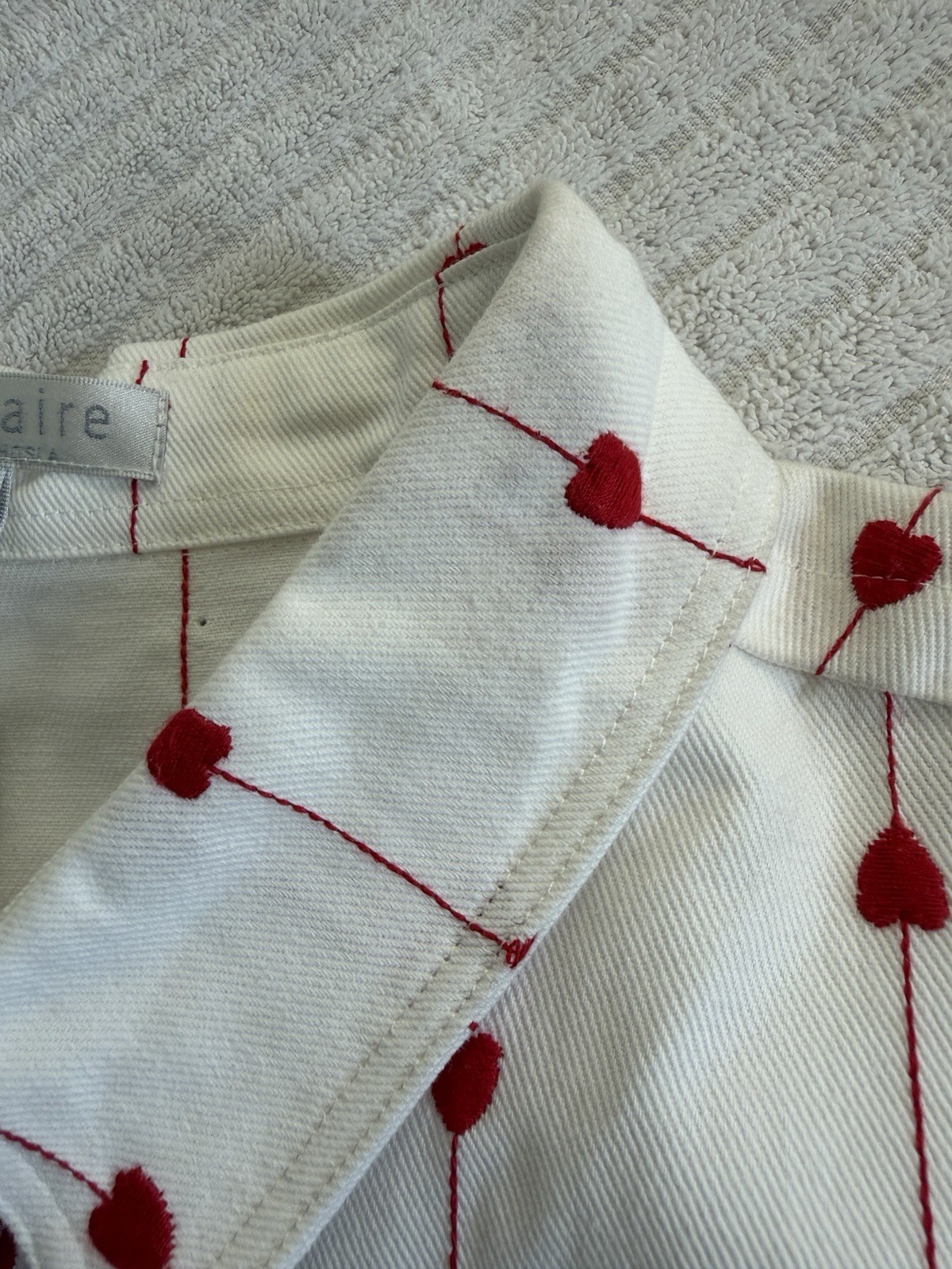 Solitaire Womens White Red Heart Embroidered Button Down Shirt Top XL