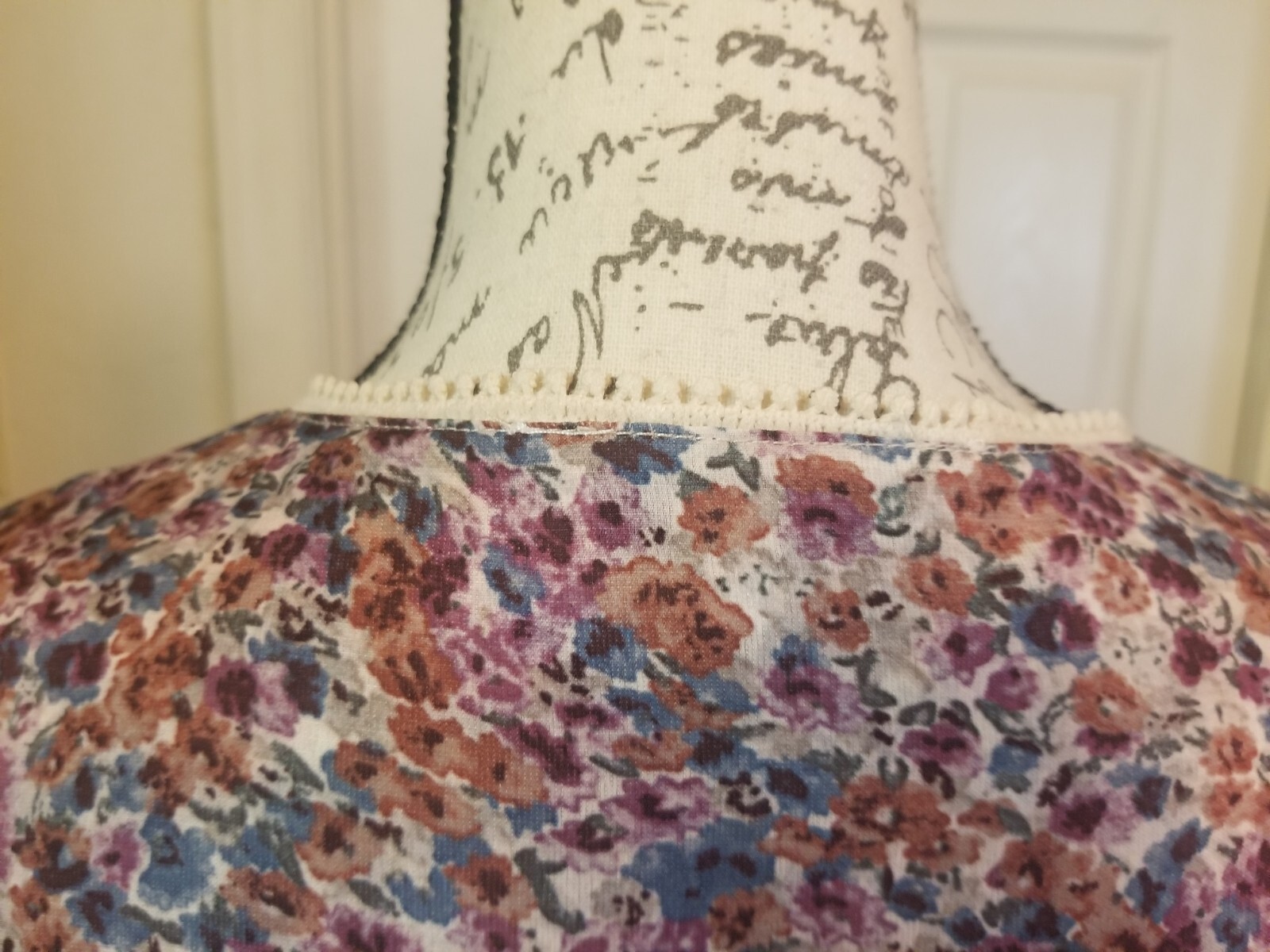 Davi & Dani Blouse Large Multi Purple Floral LSlvs Elastic Ruffle Cuff Lace Trim