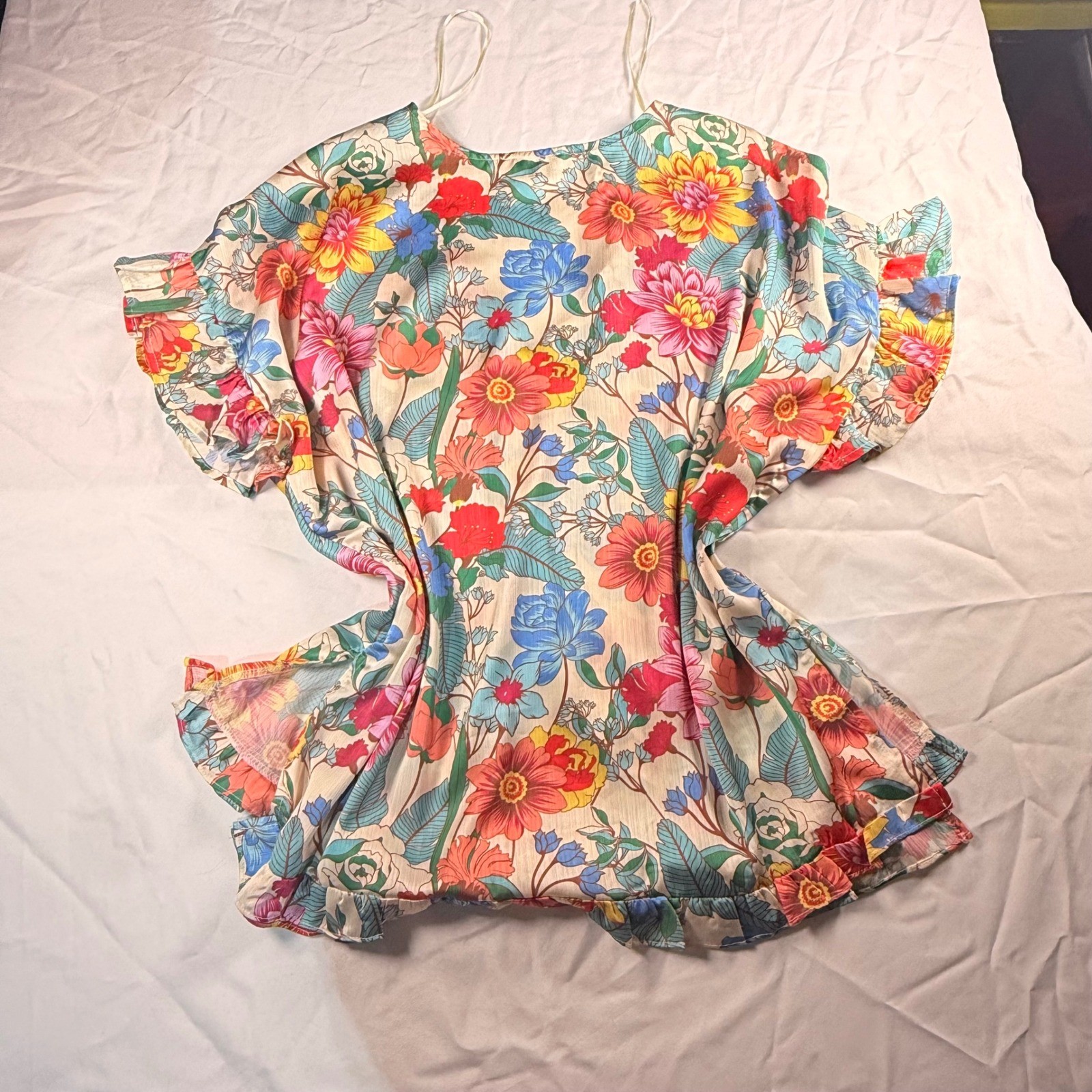 Umgee Women Floral V-Neck Flutter Sleeve Ruffle Hem Satin Blouse Multicolor S
