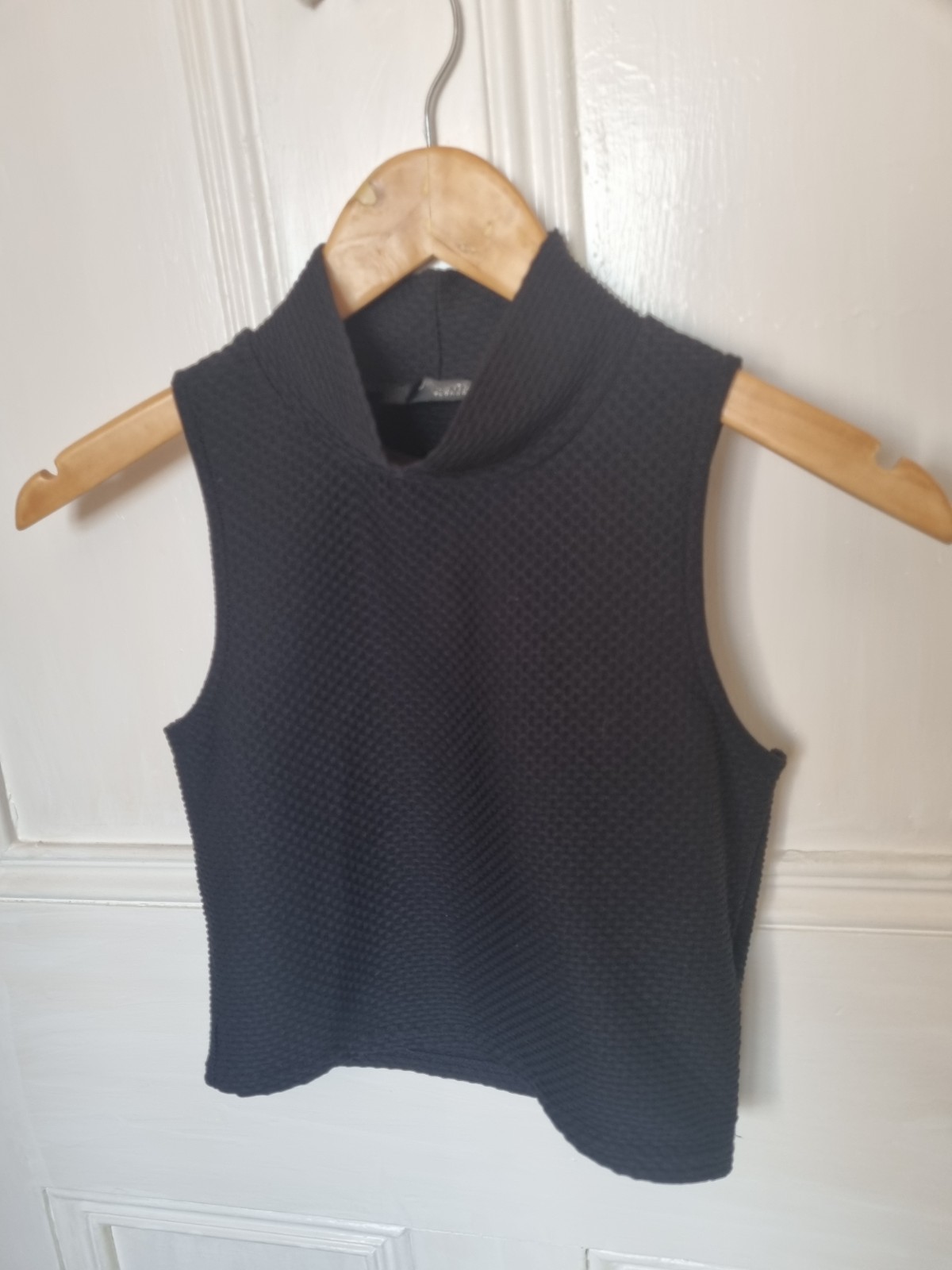 Jane Norman London Extra Slim Black Textured Turtle Neck Crop Top In Size 10