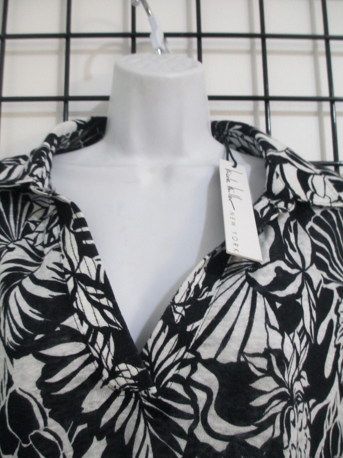 “NEW” NICHOLE MILLER 🌸 LARGE==BLACK & WHITE TROPICAL PRINT / LINEN KNIT BLOUSE