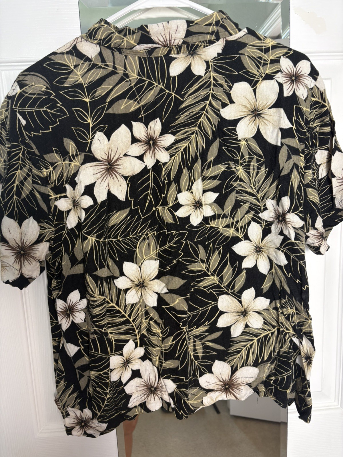 Women’s Bahama Beach Tropical Vacation Hawaiian Button Up Top Black Floral L