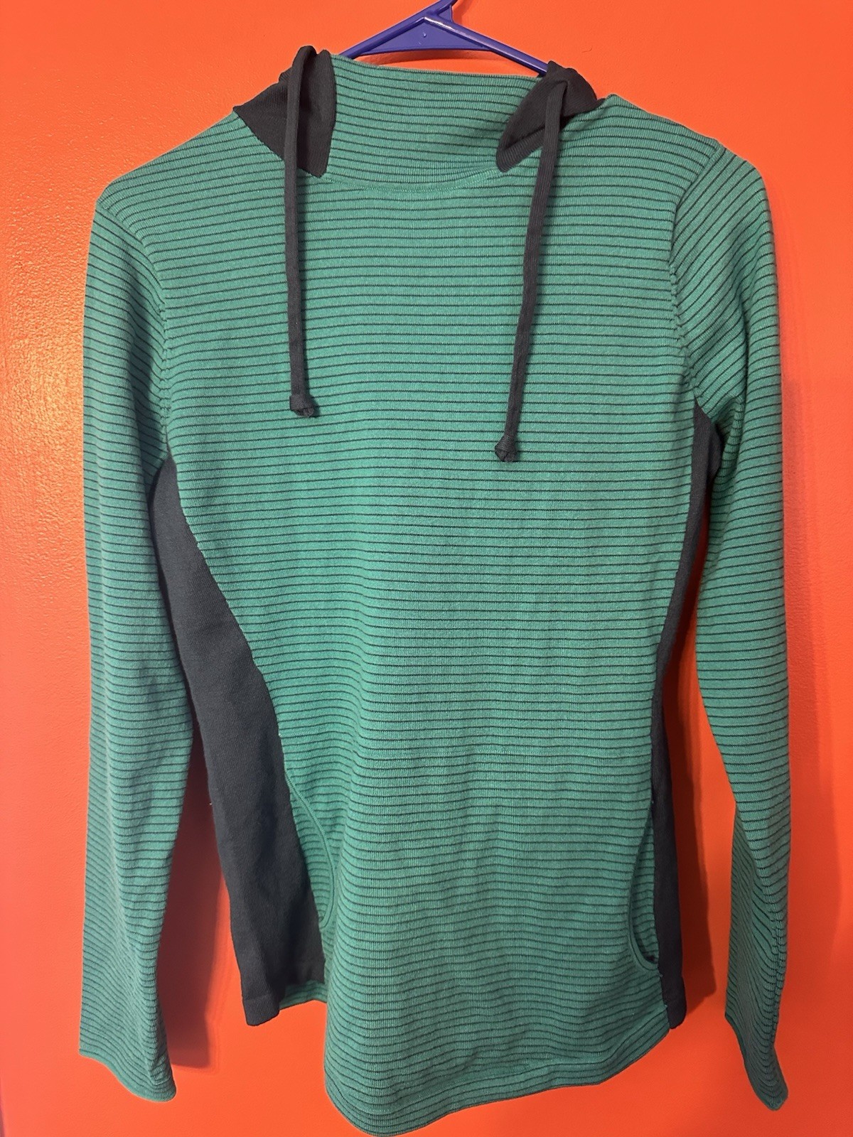 Duluth womens hooded long sleeve shirt XS