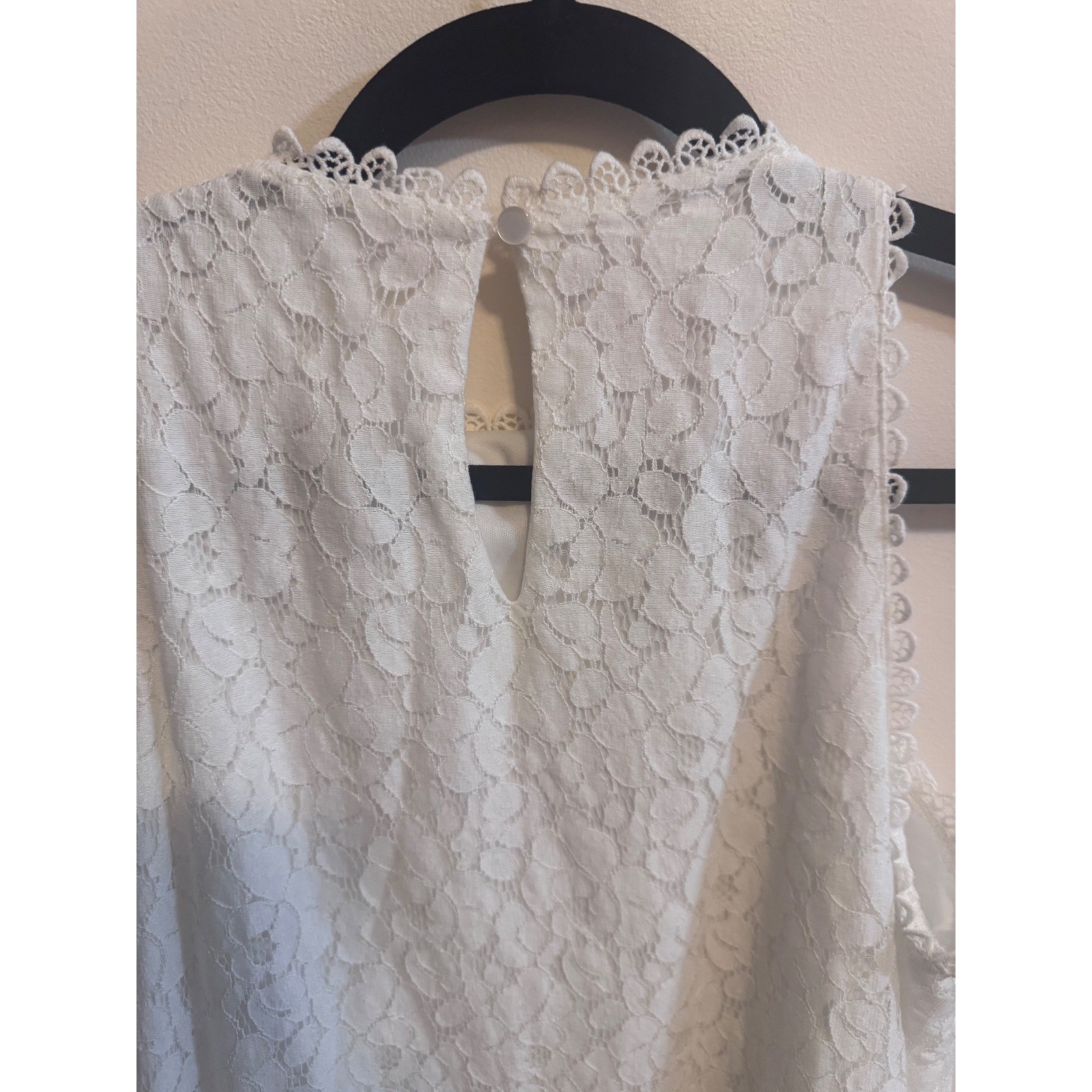 Romantic Monteau White Lace Halter Top Sleeveless Scalloped Hem Keyhole Back M