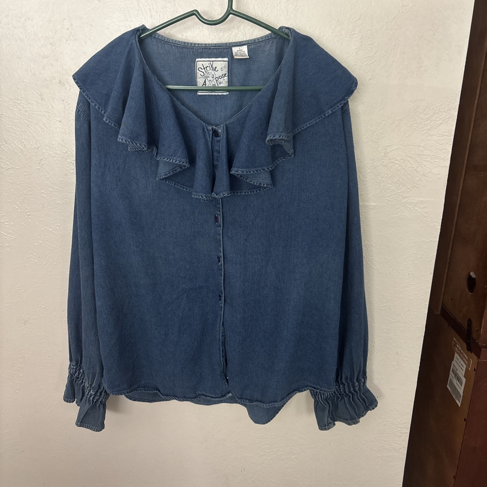Vintage Strike a Pose Women’s Shirt Denim Size L Long Sleeves, Ruffled Collar