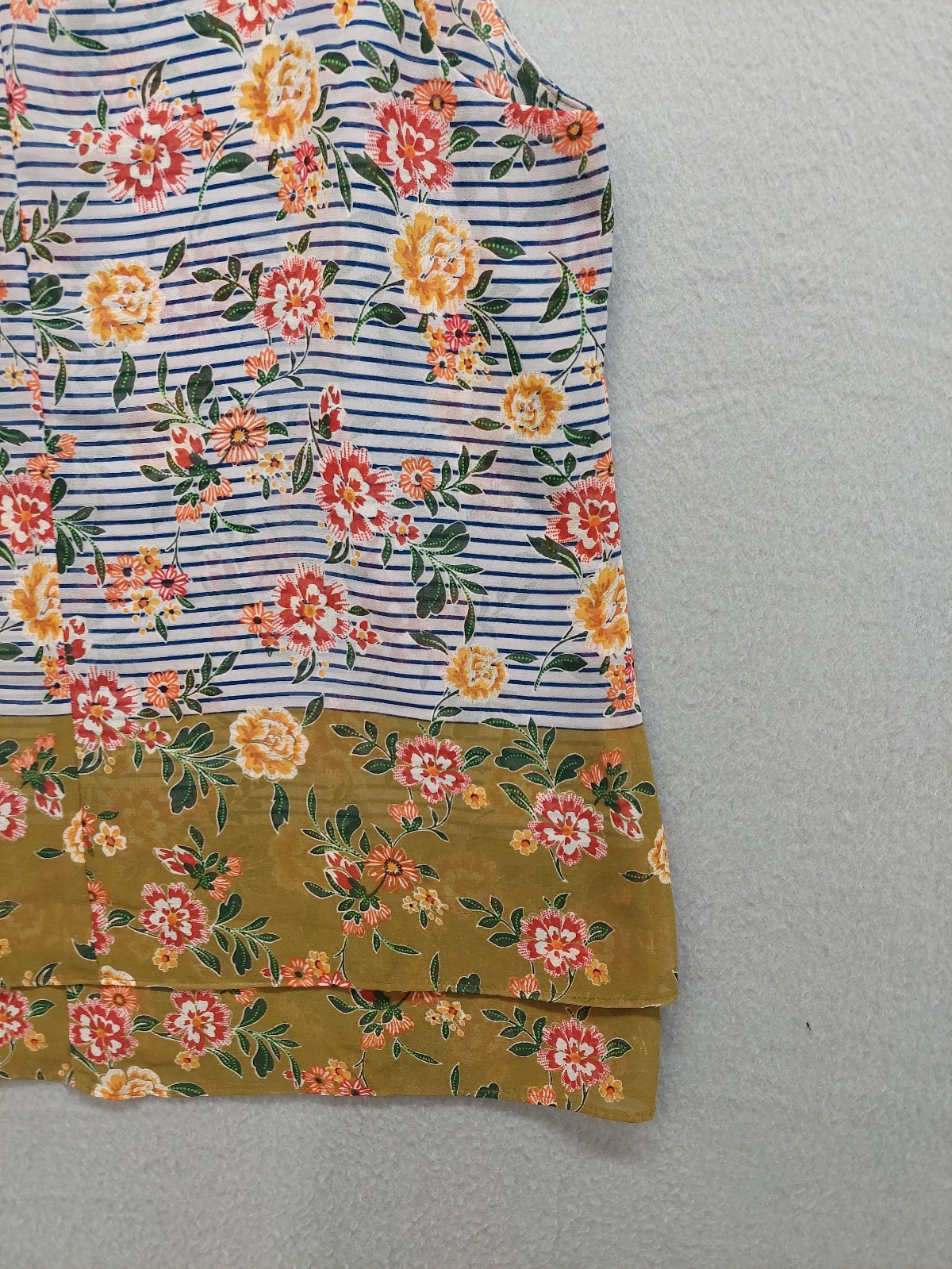 Cabi Women Blouse Top M Multicolor Floral Sleeveless Keyhole Neck Lined Casual