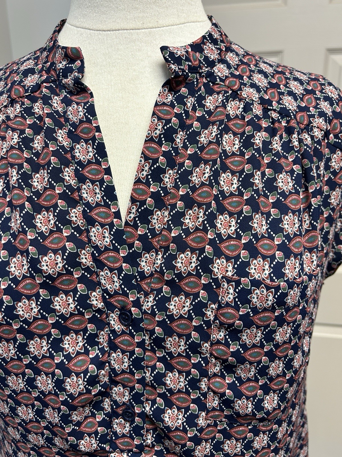 Pleione Blouse Dark Print Size Small Short Sleeves Relaxed Fit Shirt