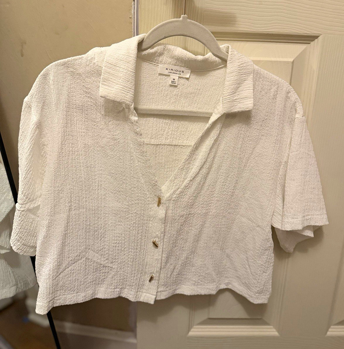 Kirious Los Angeles Women’s M White Solid Cropped Short Sleeve Button Blouse