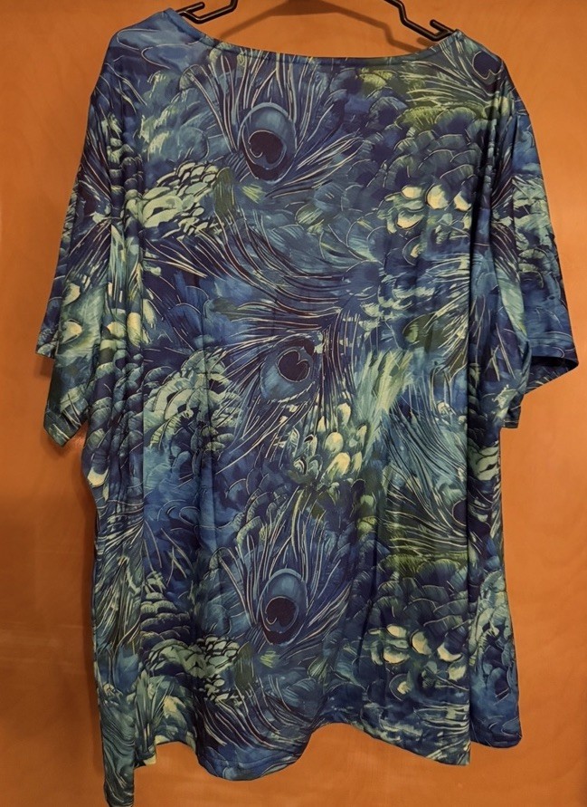 Women’s Plus Size Peacock Feather Print Top From Temu, Size 5XL