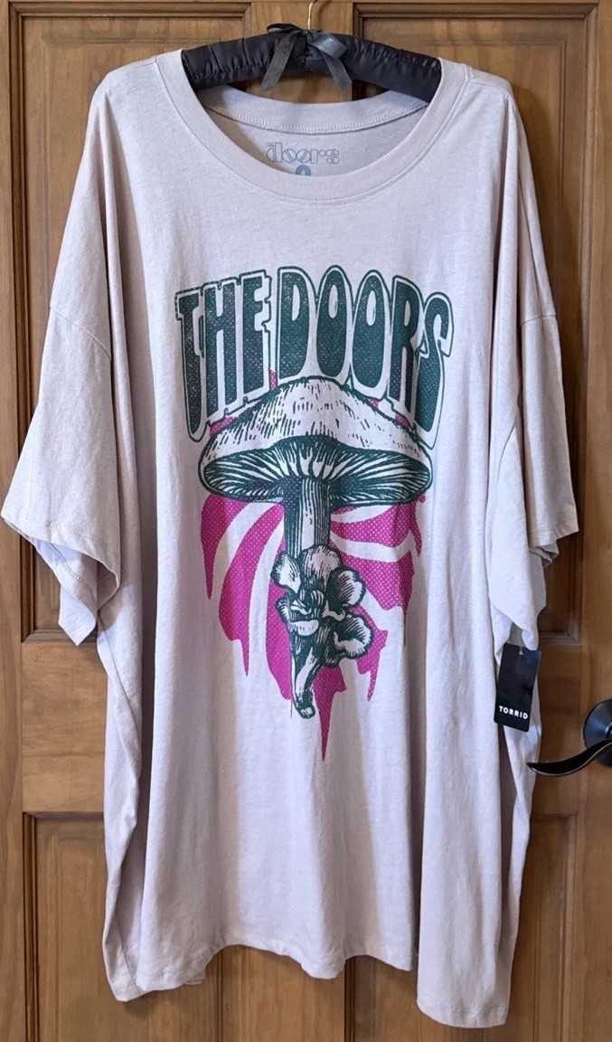 TORRID TEE SHIRT SHORT SLEEVE T SHIRT TOP 4 4X 4XL 26 5X 28 NEW