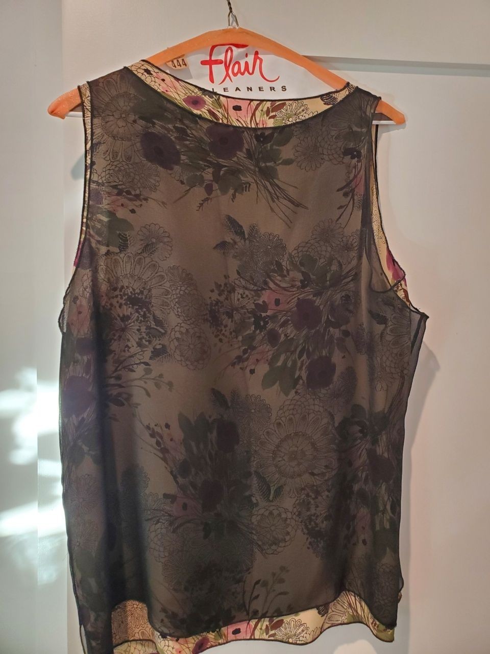 Gorgeous Harrari Designer Silk w/Sheath Sleeveless Blouse – L (or M loose fit)