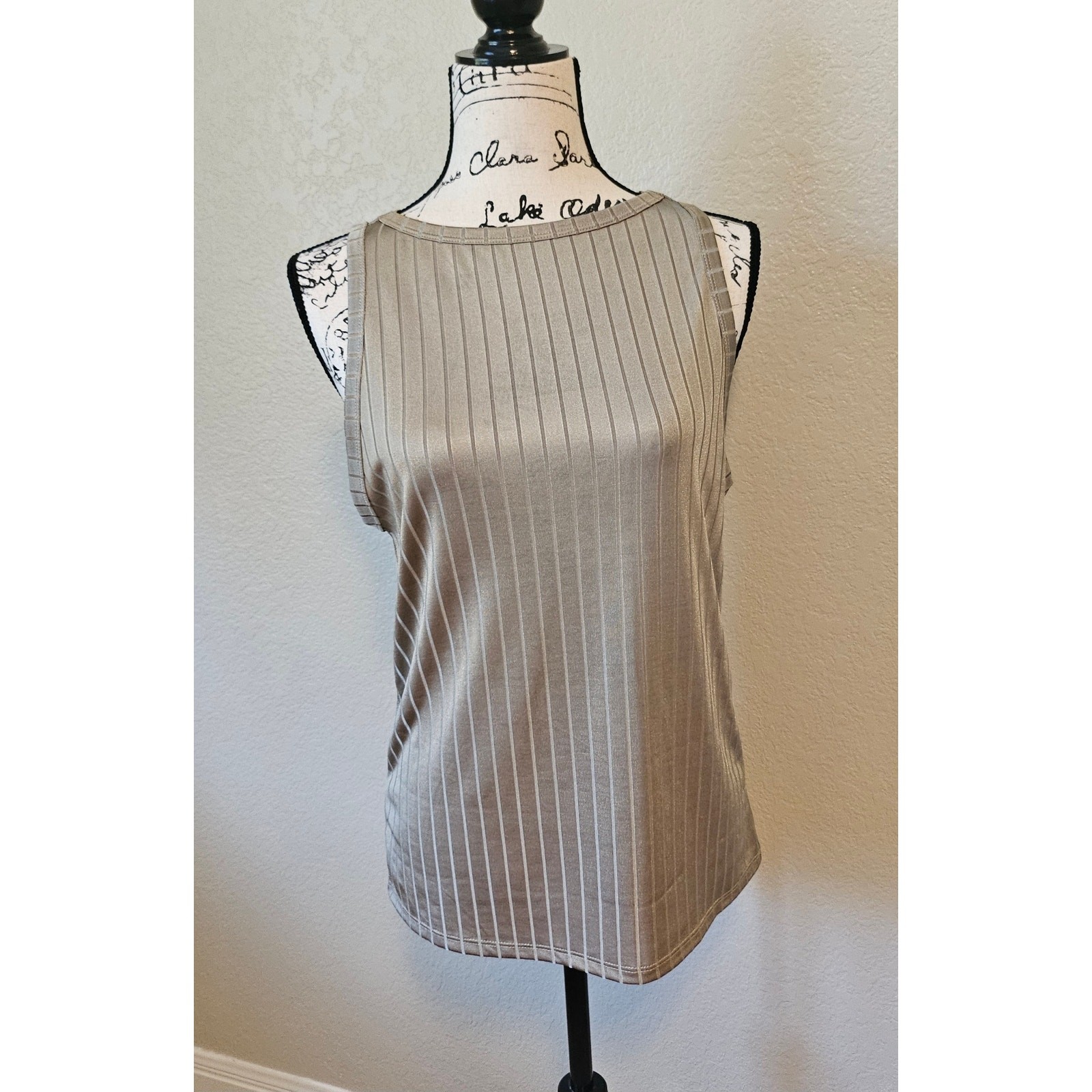 Taupe sleeveless stripe texture top, size 10