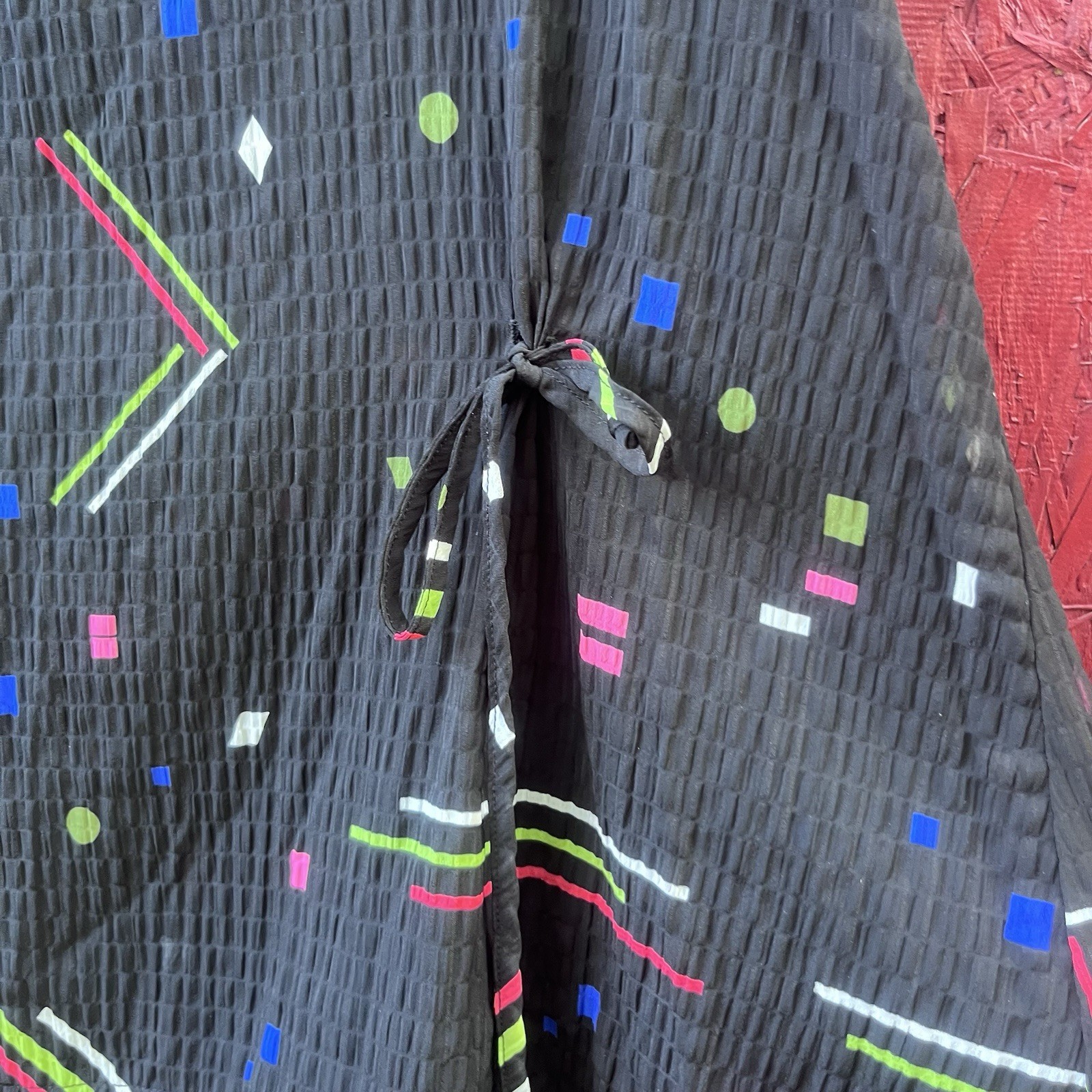 Ali Miles Black Red Green Geometric Popover Crinkle Blouse Top Button Detail 1X