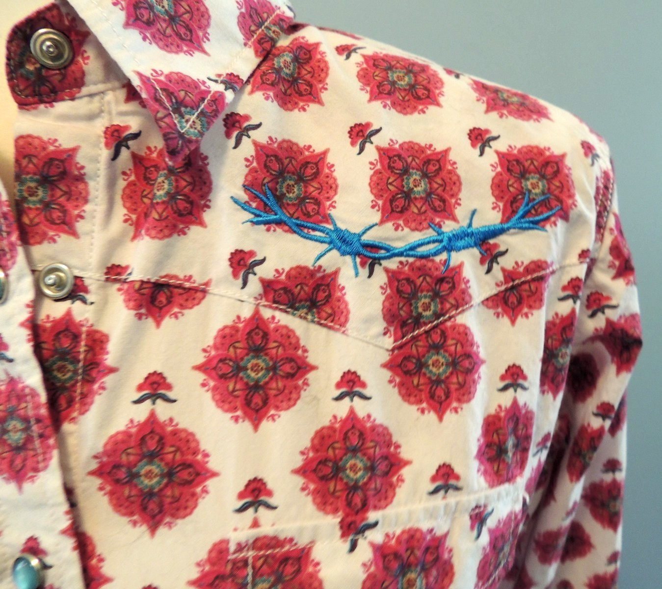 Cowgirl Hardware Womens M Western Shirt Pink Floral Turquois Accent COWGIRL Back