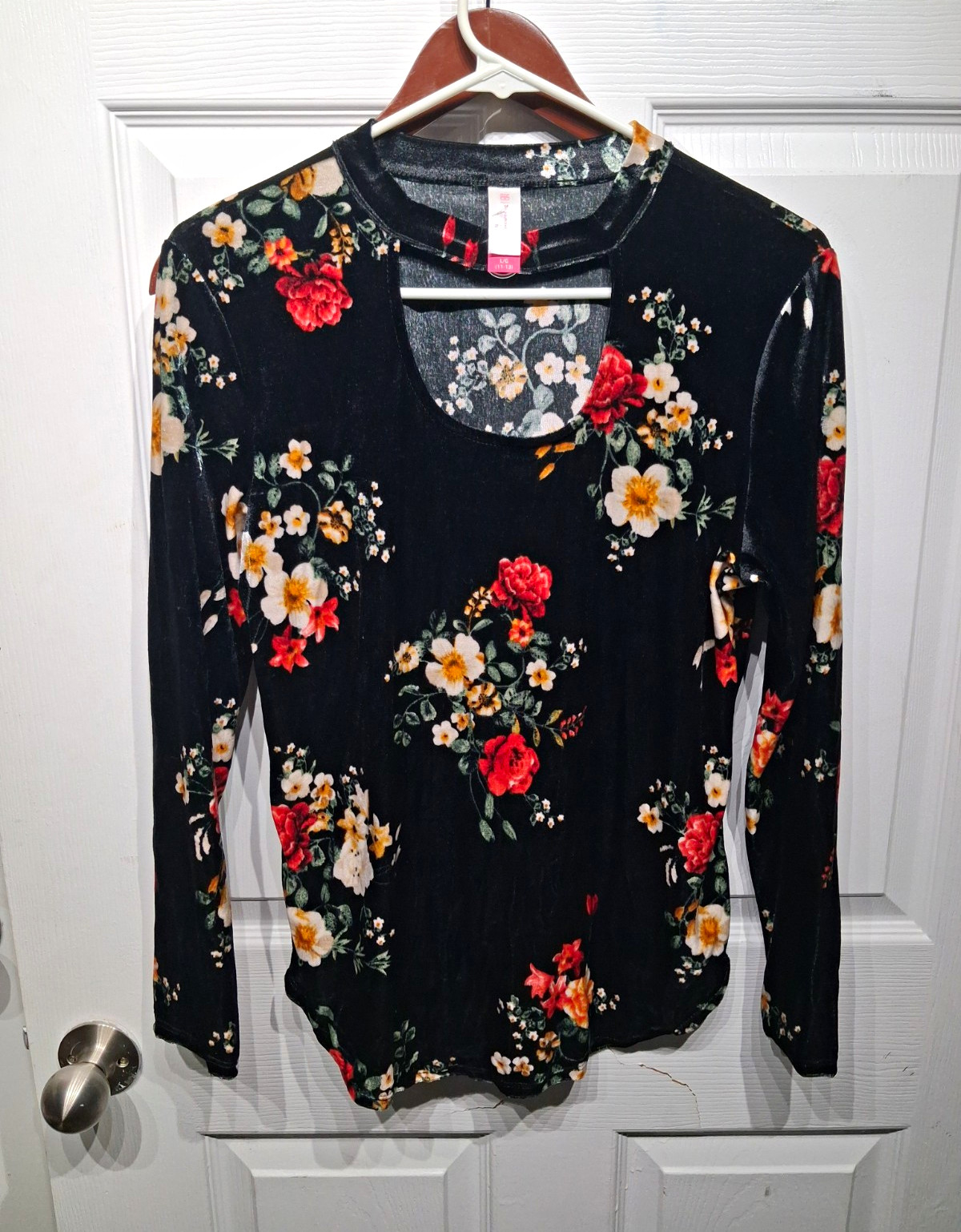 No Boundaries Floral Top Women’s L Black Long Sleeve Scoop Neck Pullover