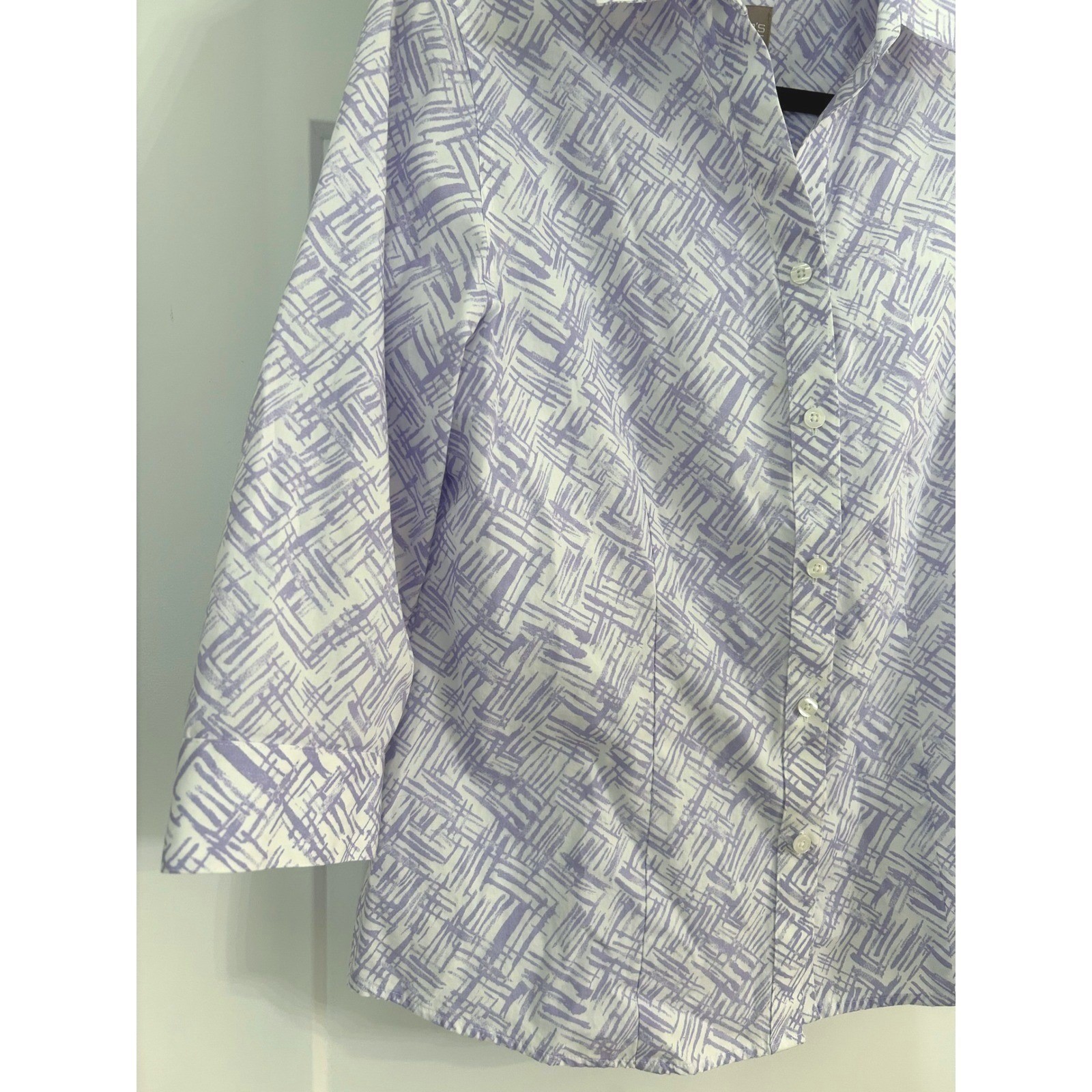 Chicos Lavender Geometric Wrinkle Resistant Cotton Shirt Size 1 Pastel Preppy
