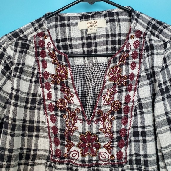 Vintage America Blues Plaid Blouse Women’s Small V-Neck Embroidered Top