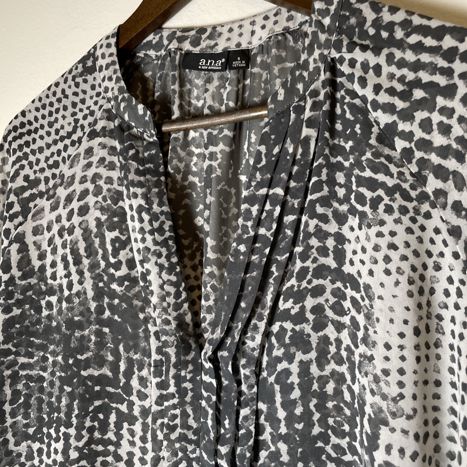 A.N.A Blouse S Sheer Chiffon Abstract Gray 3/4 Slv Smocked Contemporary Career