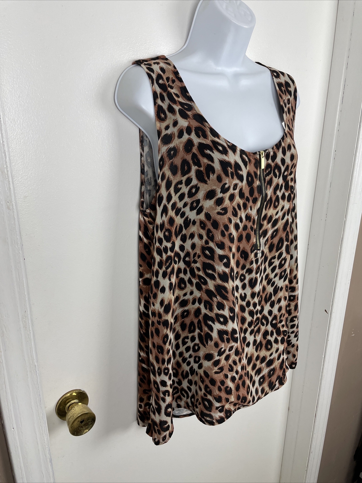 NWT $50 August Silk Sz XL Animal Print Sleeveless Polyester Rayon Spandex Blouse