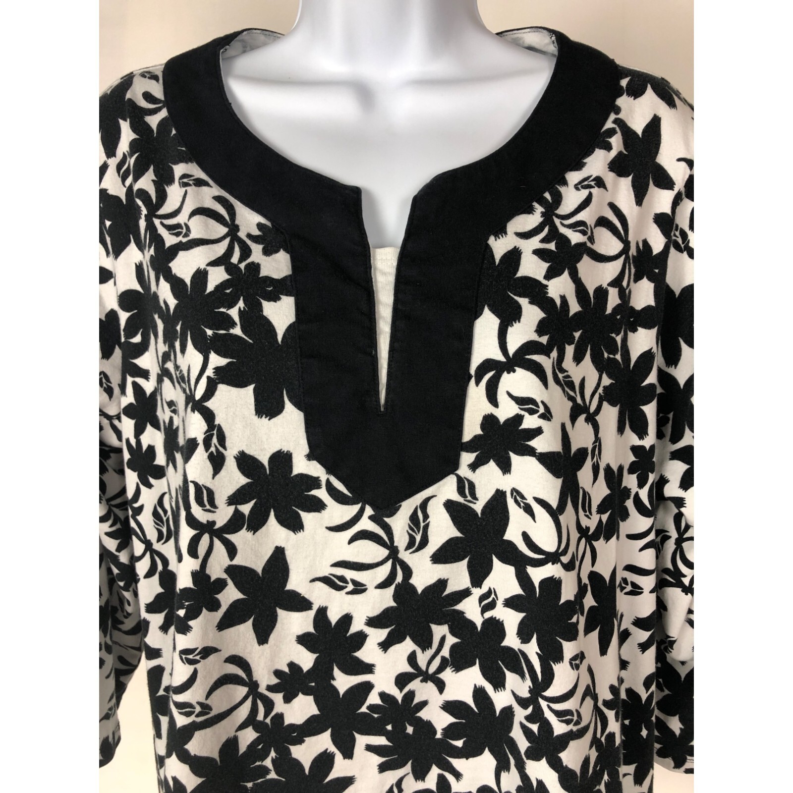 White Stags Top Women Size XL 16 to 18 Black White Floral Scoop Neck 3/4 Sleeves