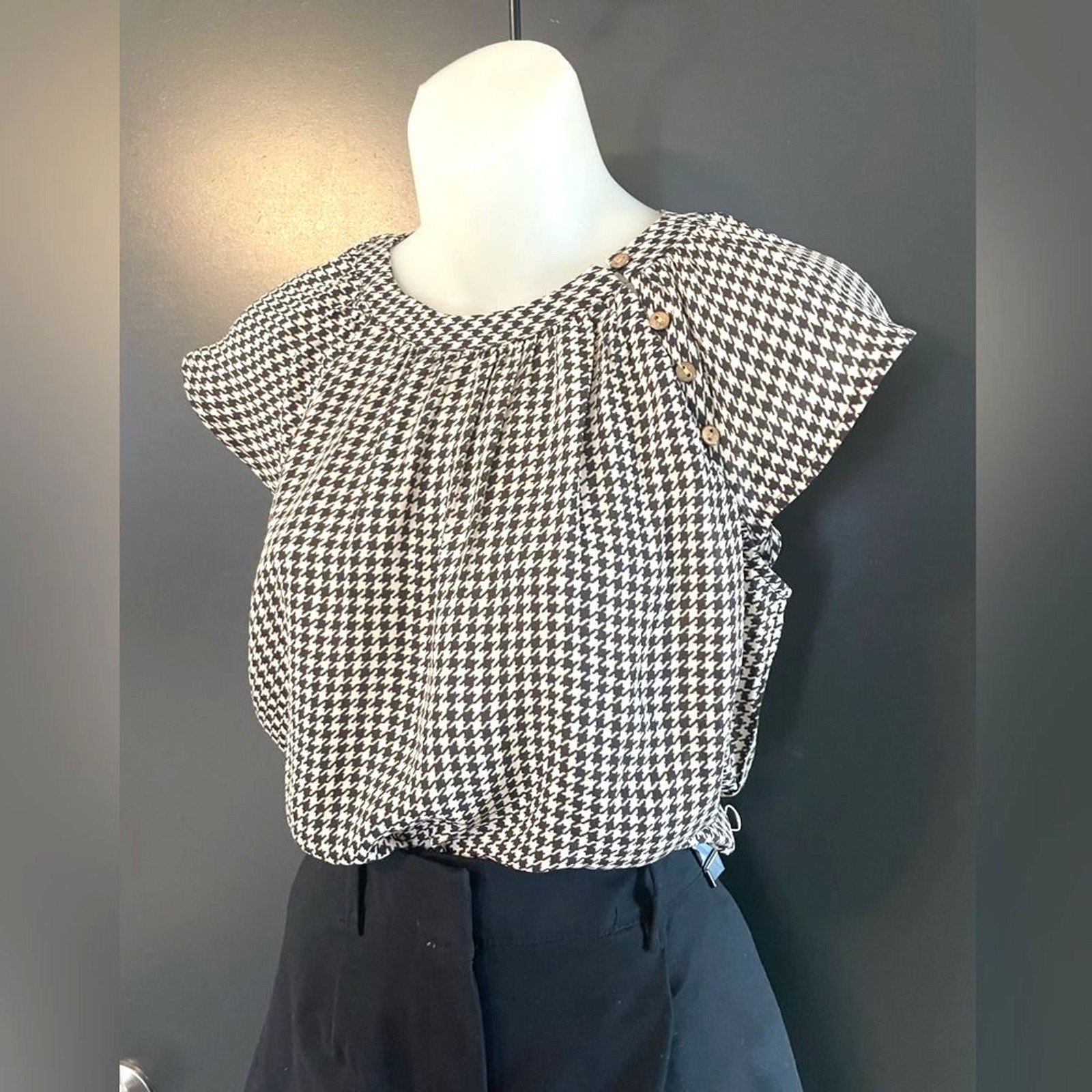 LOFT Houndstooth career shirt pleated chest with gold tone buttons