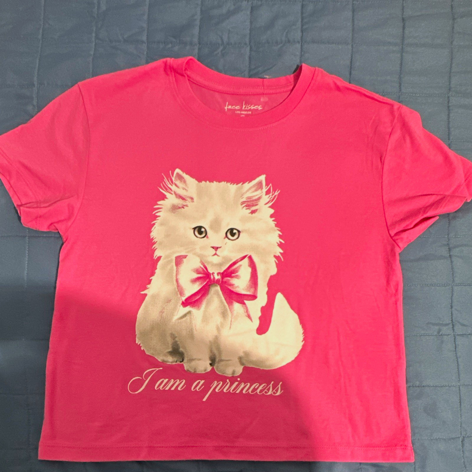 Free Kisses Women’s S Pink Cat Graphic Crew Neck Short Sleeve Knit T-Shirt