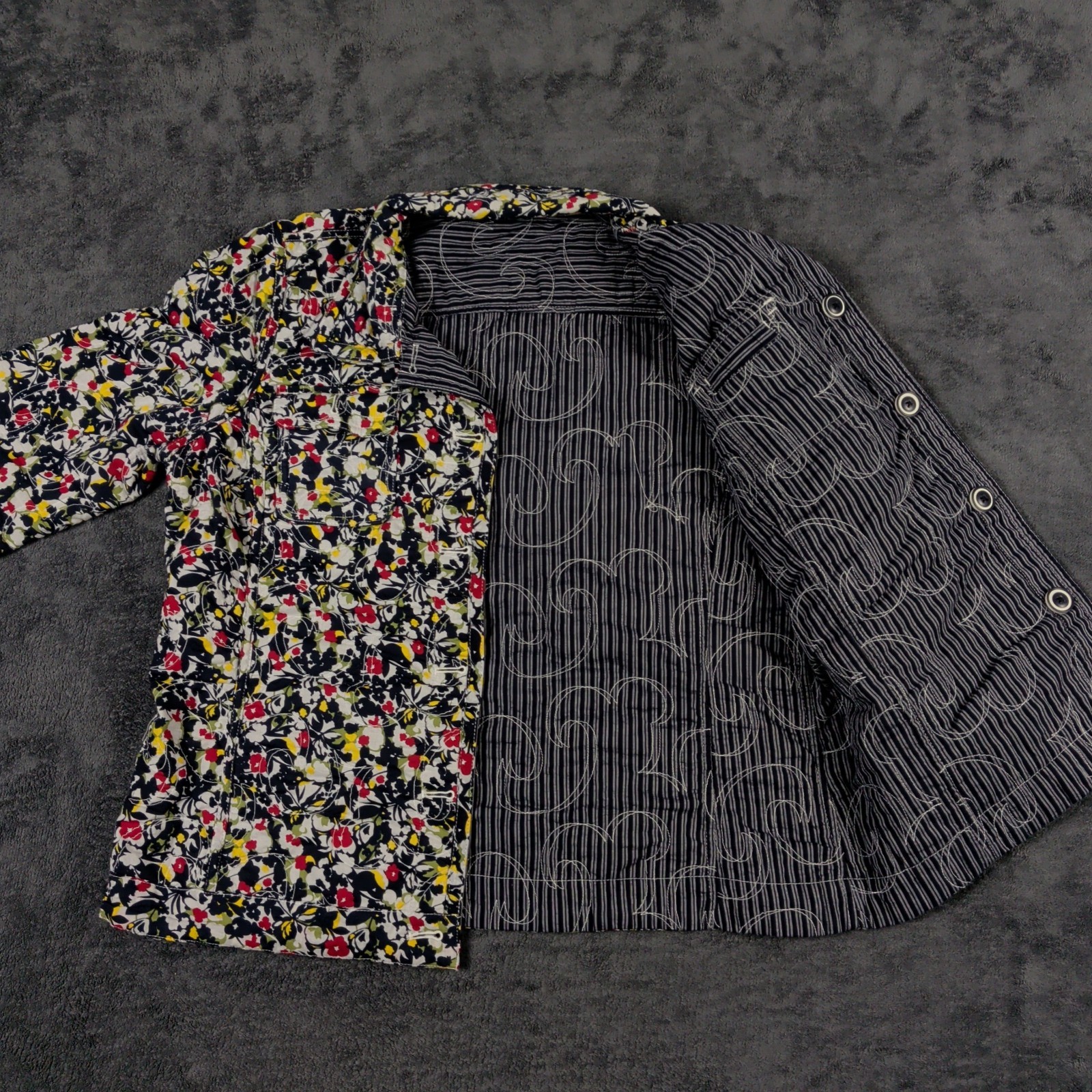 Quilted Reversable Floral/Grey Western 3/4 Sleeve Button Down Shirt Size Large