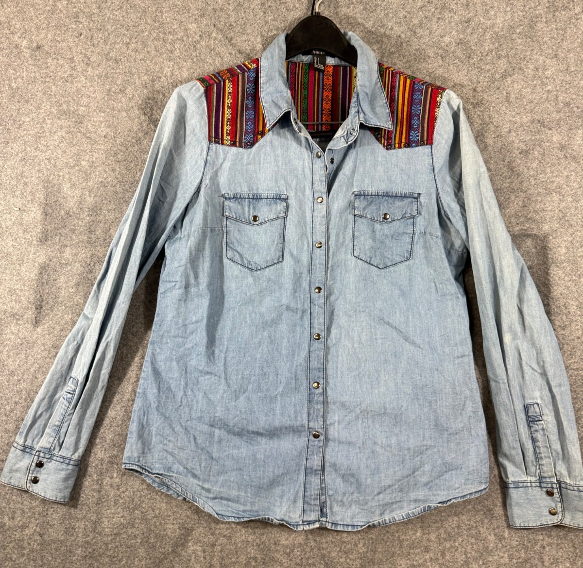 Forever 21 Western Chambray Shirt Womens L Blue Snap Metal Studs Shoulder Yokes