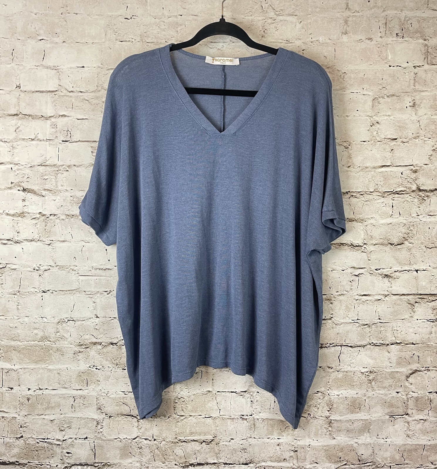 Karamel Italy Women’s Size 6 Blue Short Sleeve V Neck Blouse Viscose Polyester