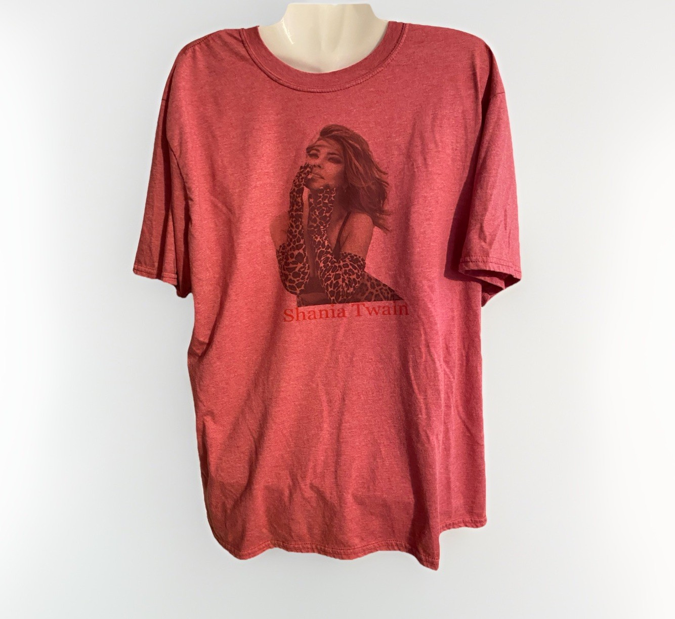 Shania Twain XL red with leopard gloves print short sleeve tee shirt no tag