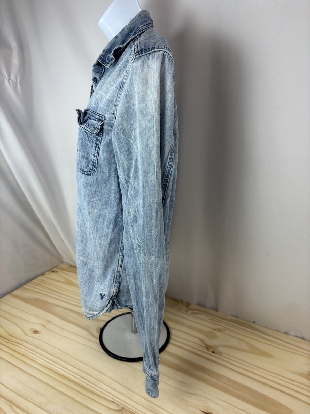American Eagle Light Wash Denim Button Down Shirt 100% Cotton Womens Small