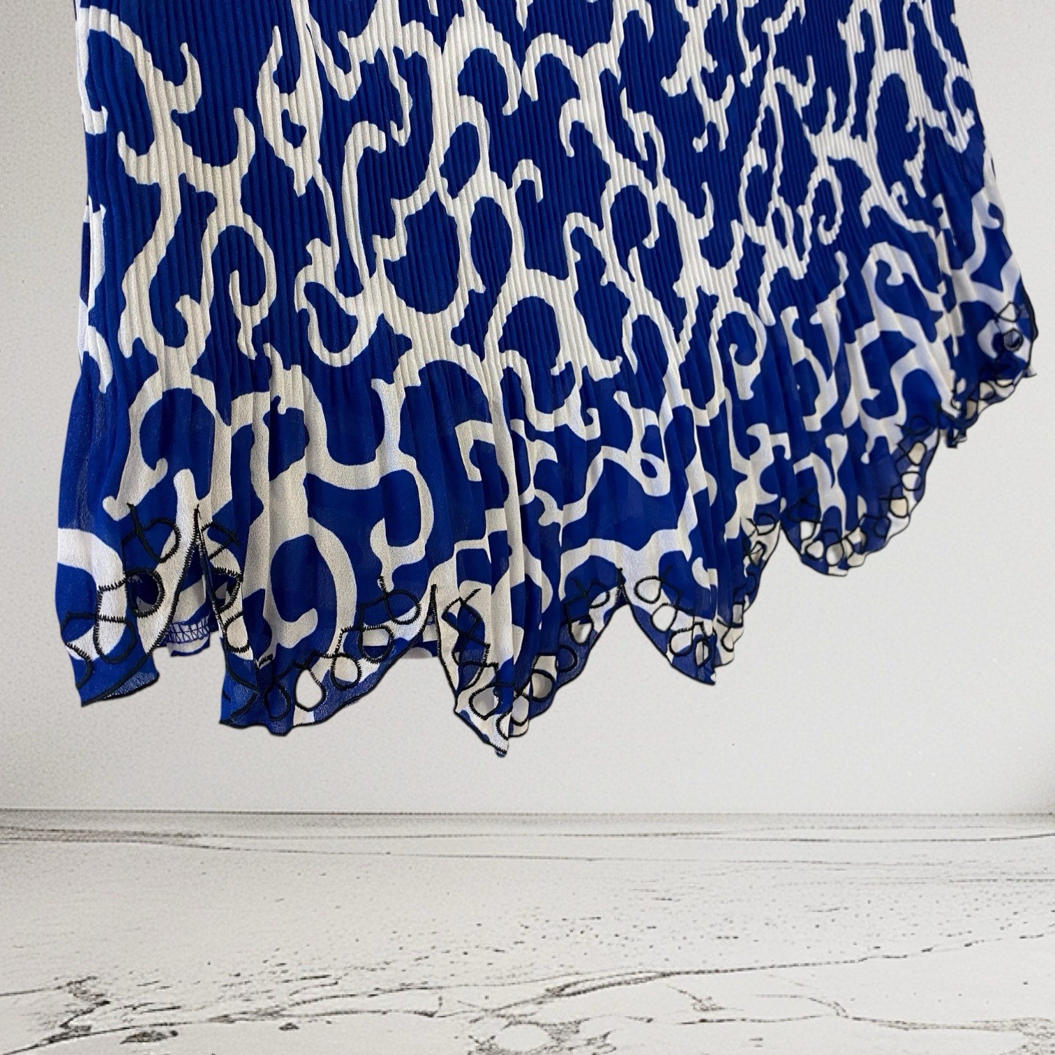 Womens Geo Print Pleated Embroidered Top Size Large Whimsy Artsy Summer Chic
