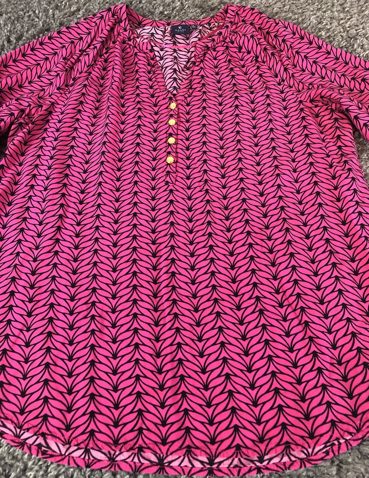 Kaari Blue 3/4 Sleeve Top Womens Medium Pink Black V-Neck Gold Tone Buttons