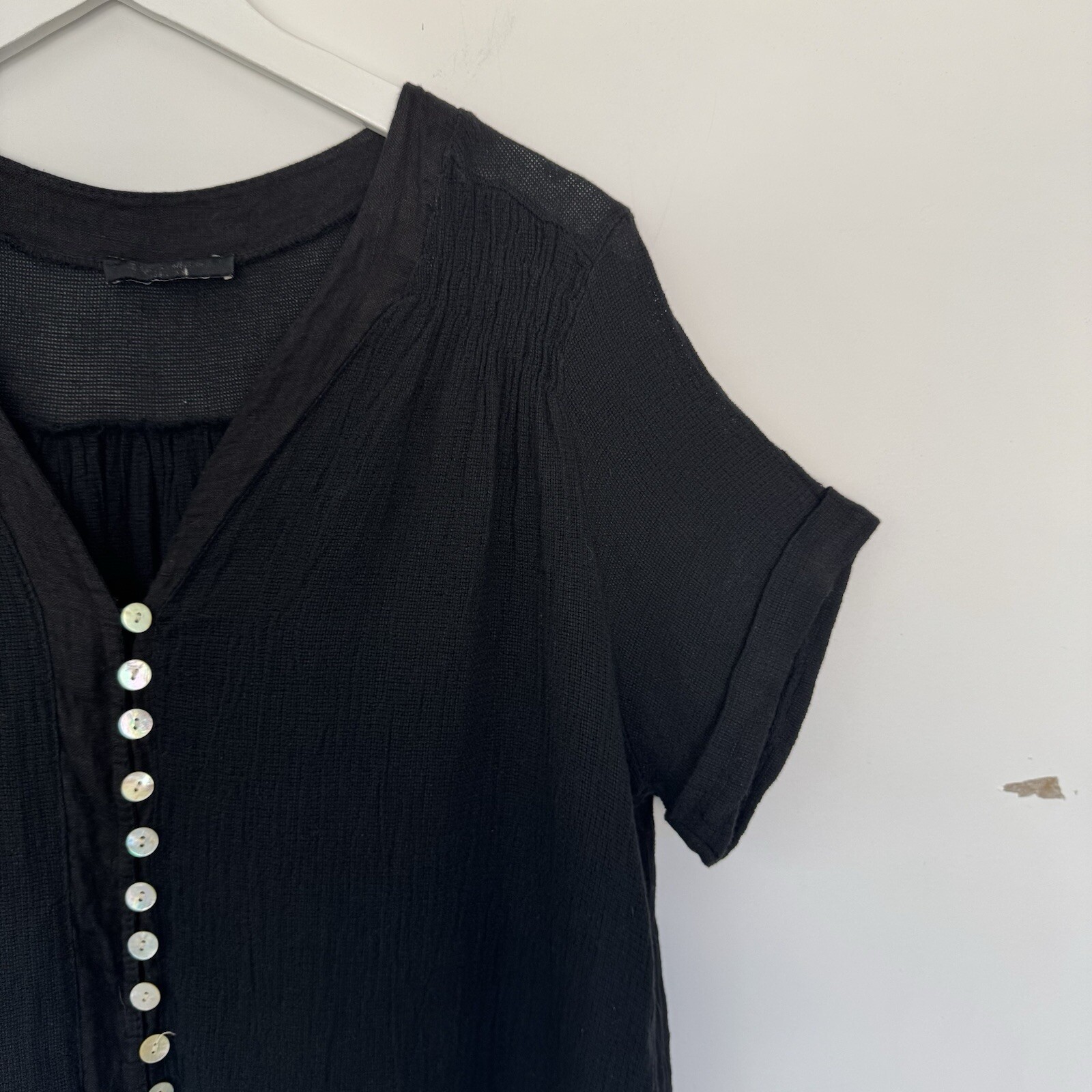Meo Meli Black Linen Gauze Top Roll Tab Sleeve Abalone Shell Button Up L-XL