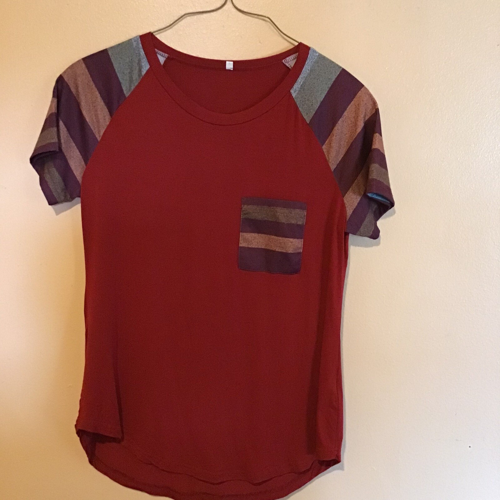Women’s Size L Blouse Top TShirt With Pocket Brand Tag Missing Polyester Spandex