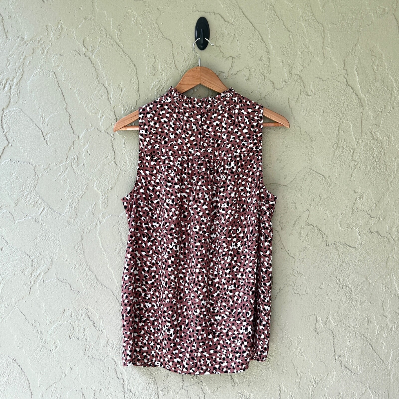Torrid Women’s 00 Medium Large Multicolor Georgette Sleeveless Mock Neck Top NWT
