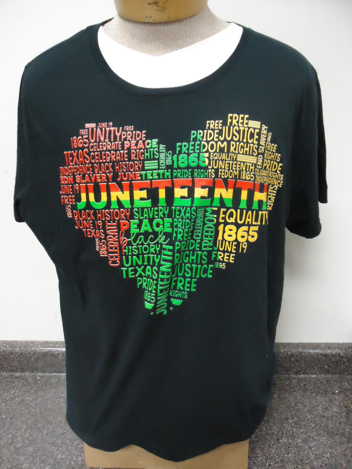 Juneteenth Female Black T-Shirt Size 2 XL – See Pictures! FREE Shipping!