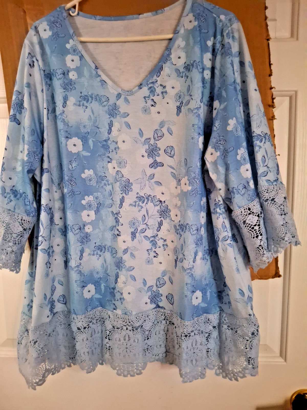 Women Plus Floral Polyester Lace V-neck Pullover /Blue Floral/2XL