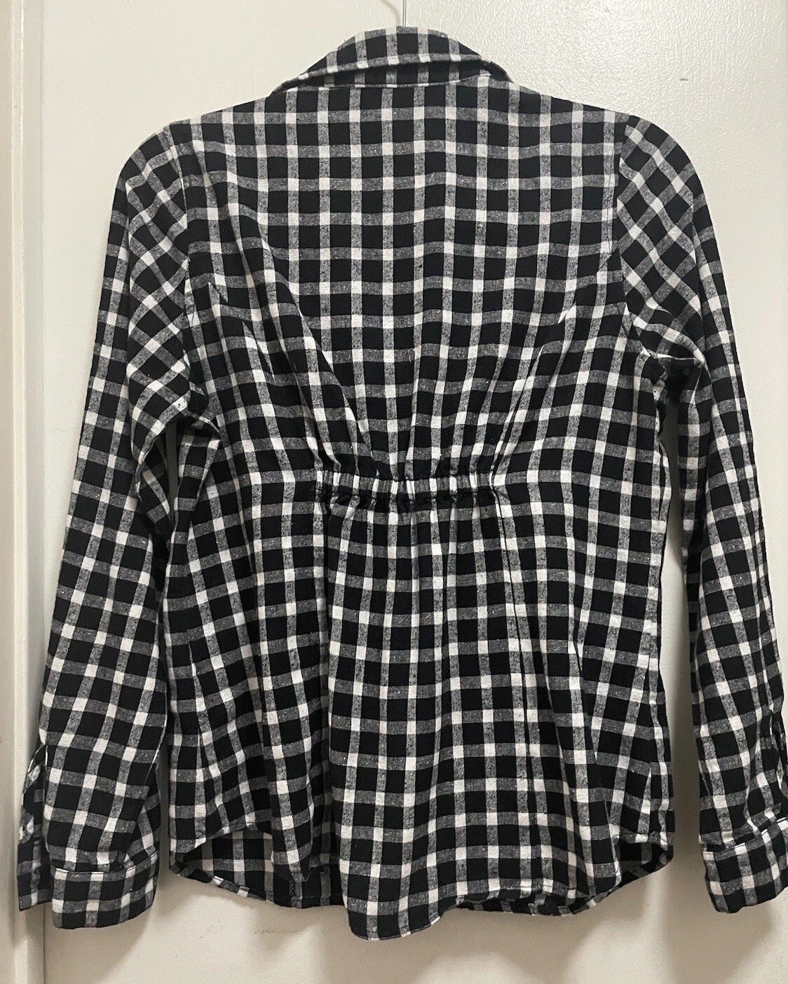 Love Tree Happens Plaid Pockets Collared V Neck Button Down Shirt Blouse Sz M