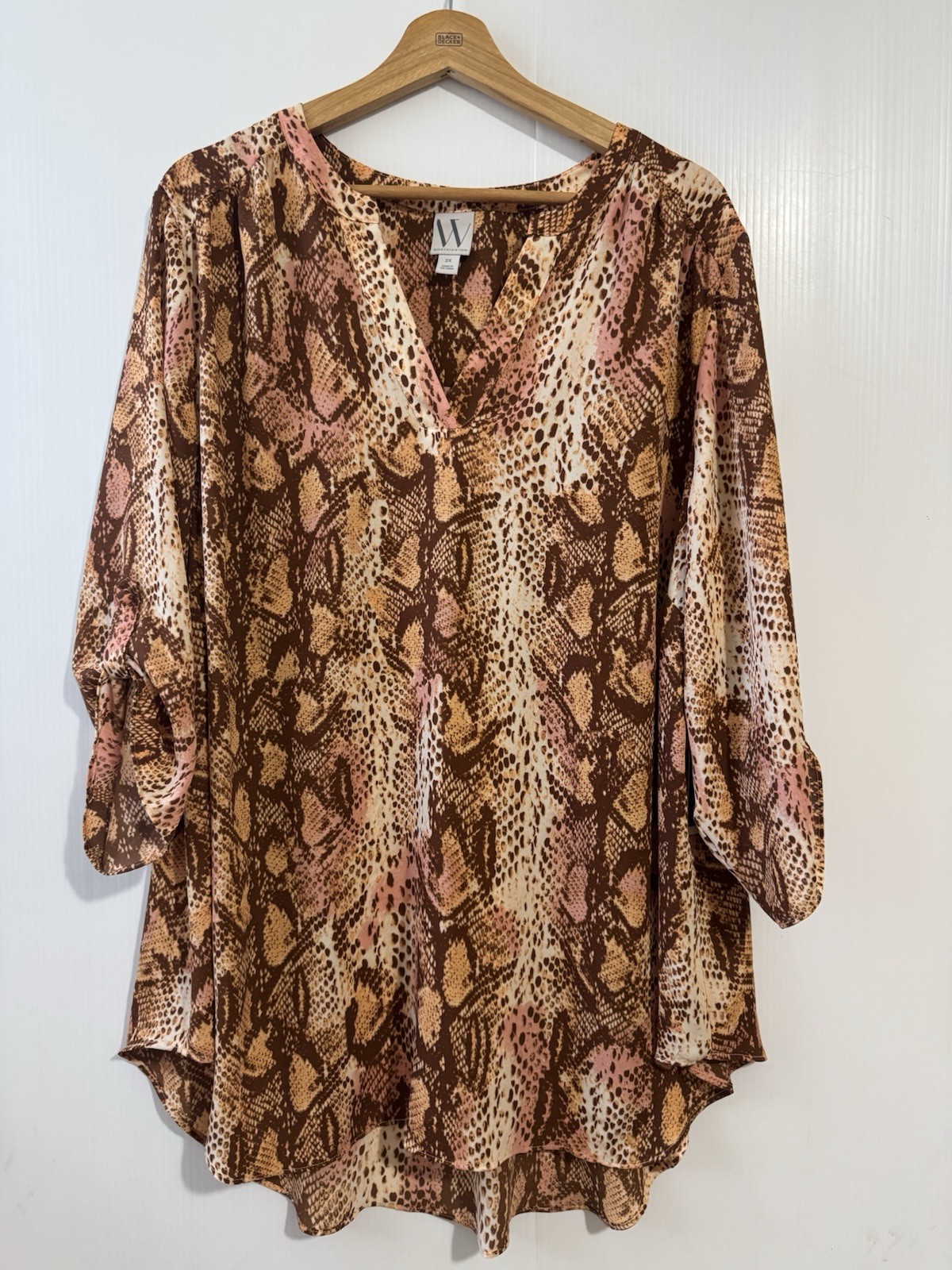NEW Worthington Women’s 2X Top Roll Tab Sleeve V-Neck Snakeskin Print