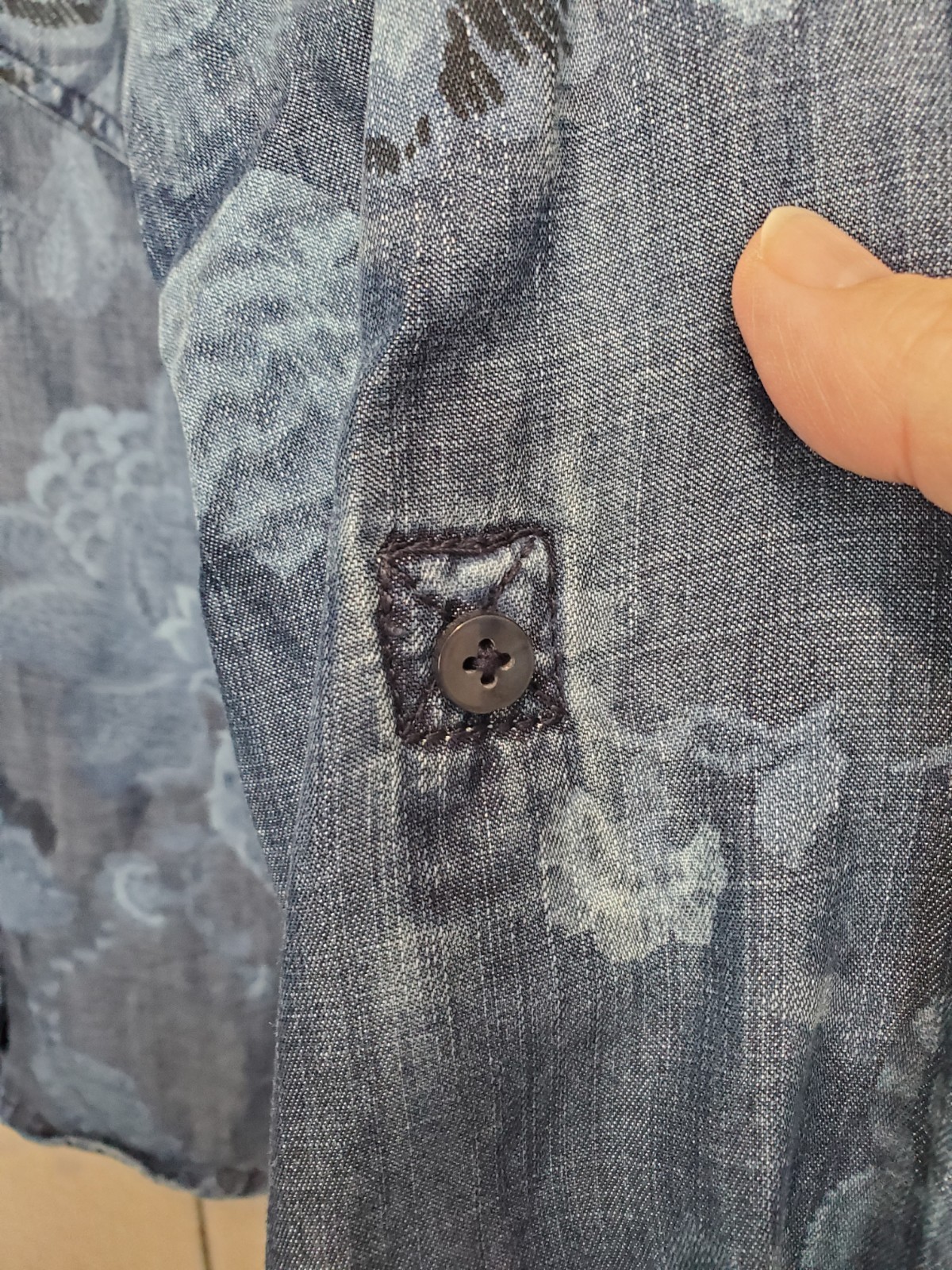 Chico’s Tencel Lyocell Blue Woven Paisley Roll-Tab Sleeve Button-Up Shirt 3 (XL)