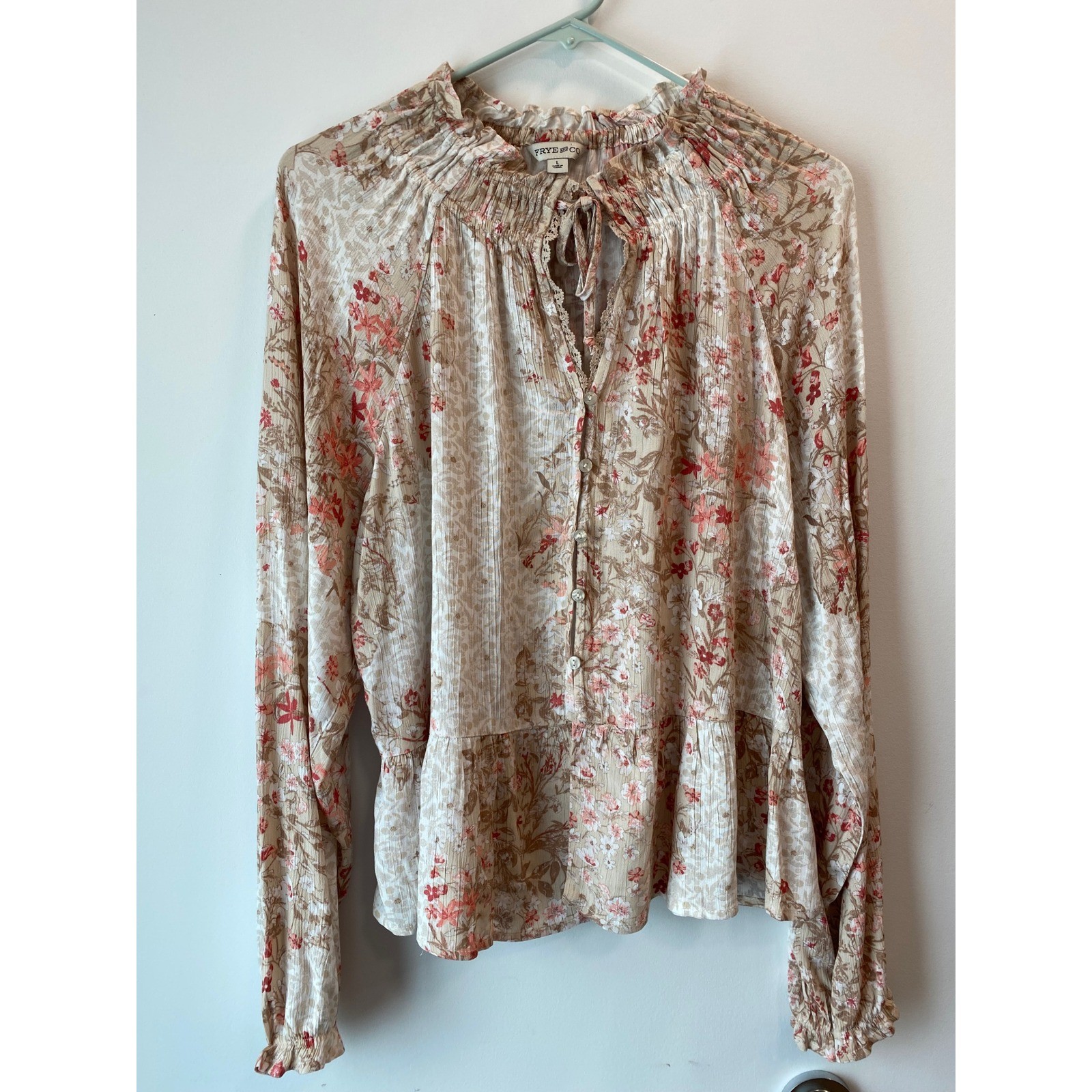 Frye and Co Blouse Womens L Beige Floral Peplum Smocked Neck Long Sleeve Rayon
