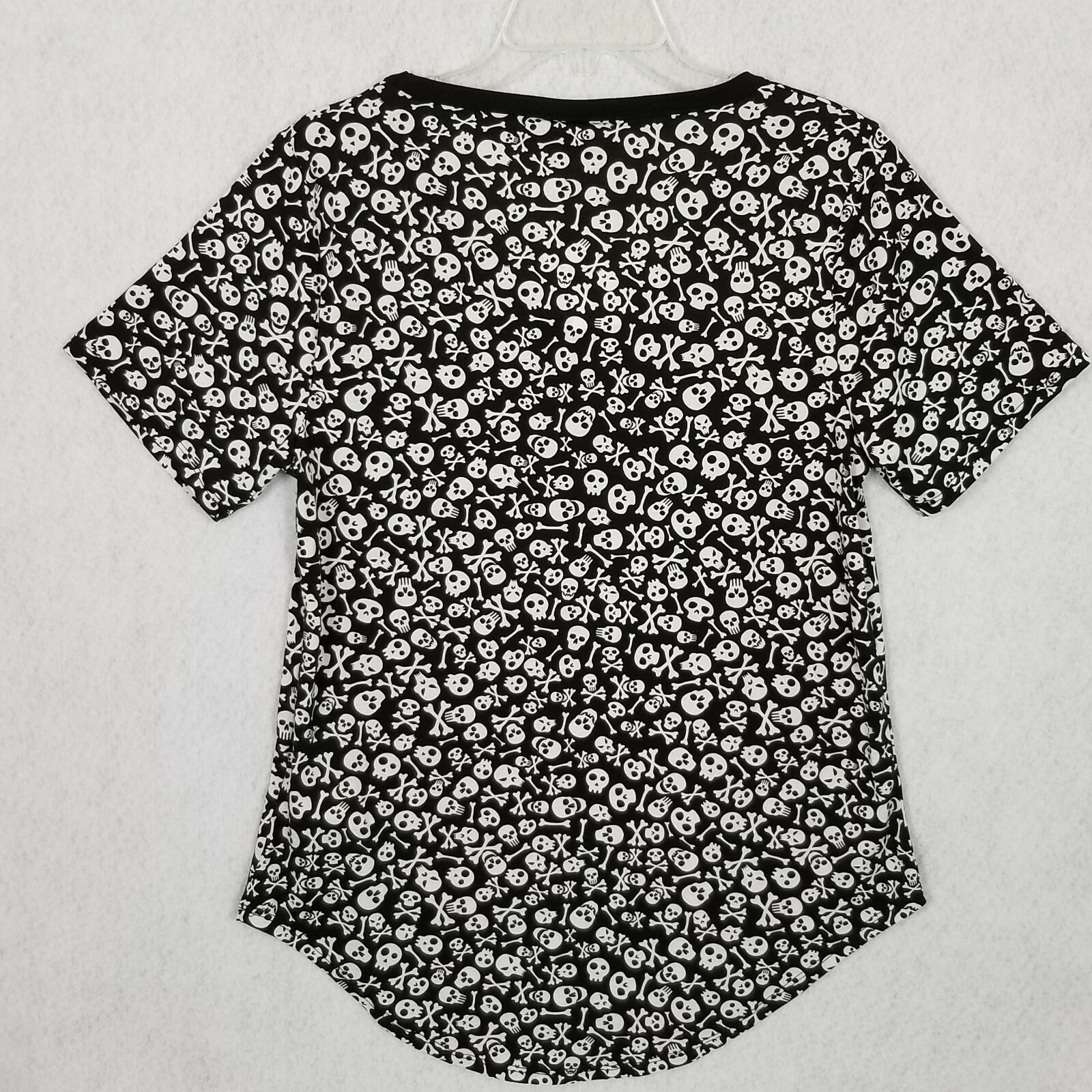 NWT LuLaRoe HALLOWEEN Skull and Crossbones All Over Print Top ~ Black White ~ S
