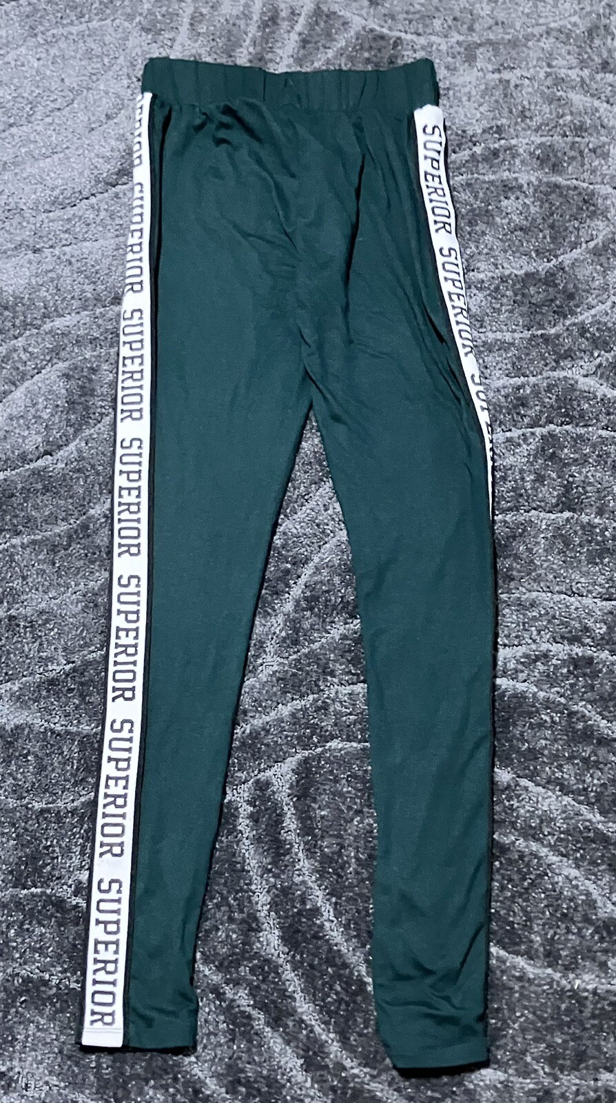 Rue 21 Green superior Medium high rise women’s 28 inch leggings Brand New