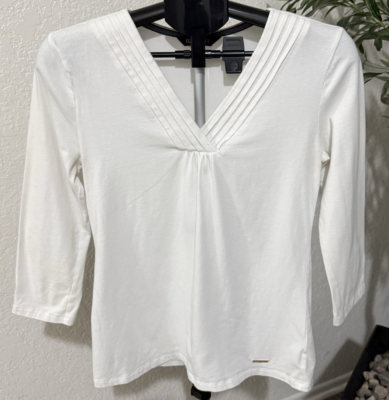 Ellen Tracy Women’s White Solid V-Neck 3/4 Sleeve Pullover Top M