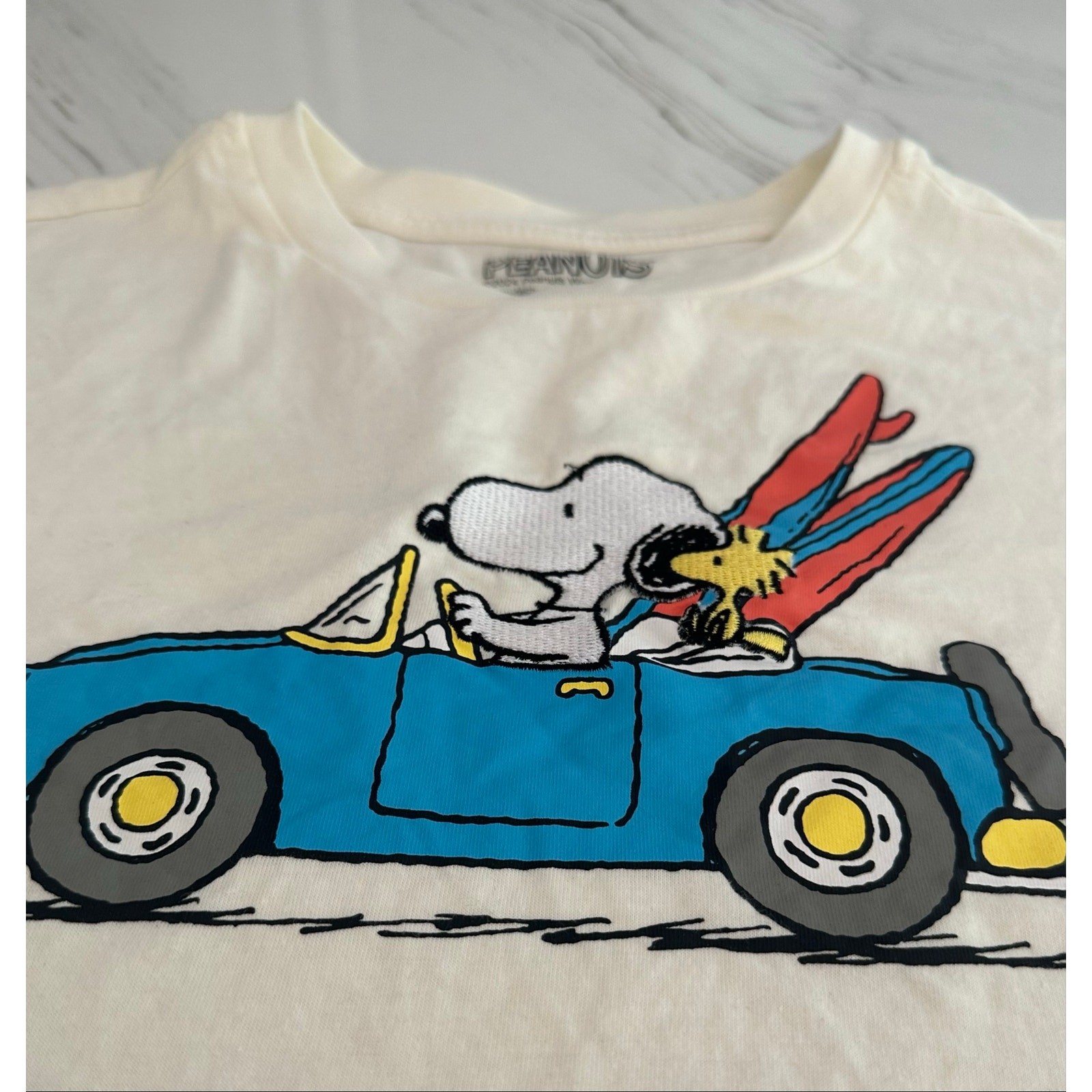 Peanuts Snoopy Woodstock Surf Car Cropped Graphic Tee Shirt Women’s S Boxy Beige