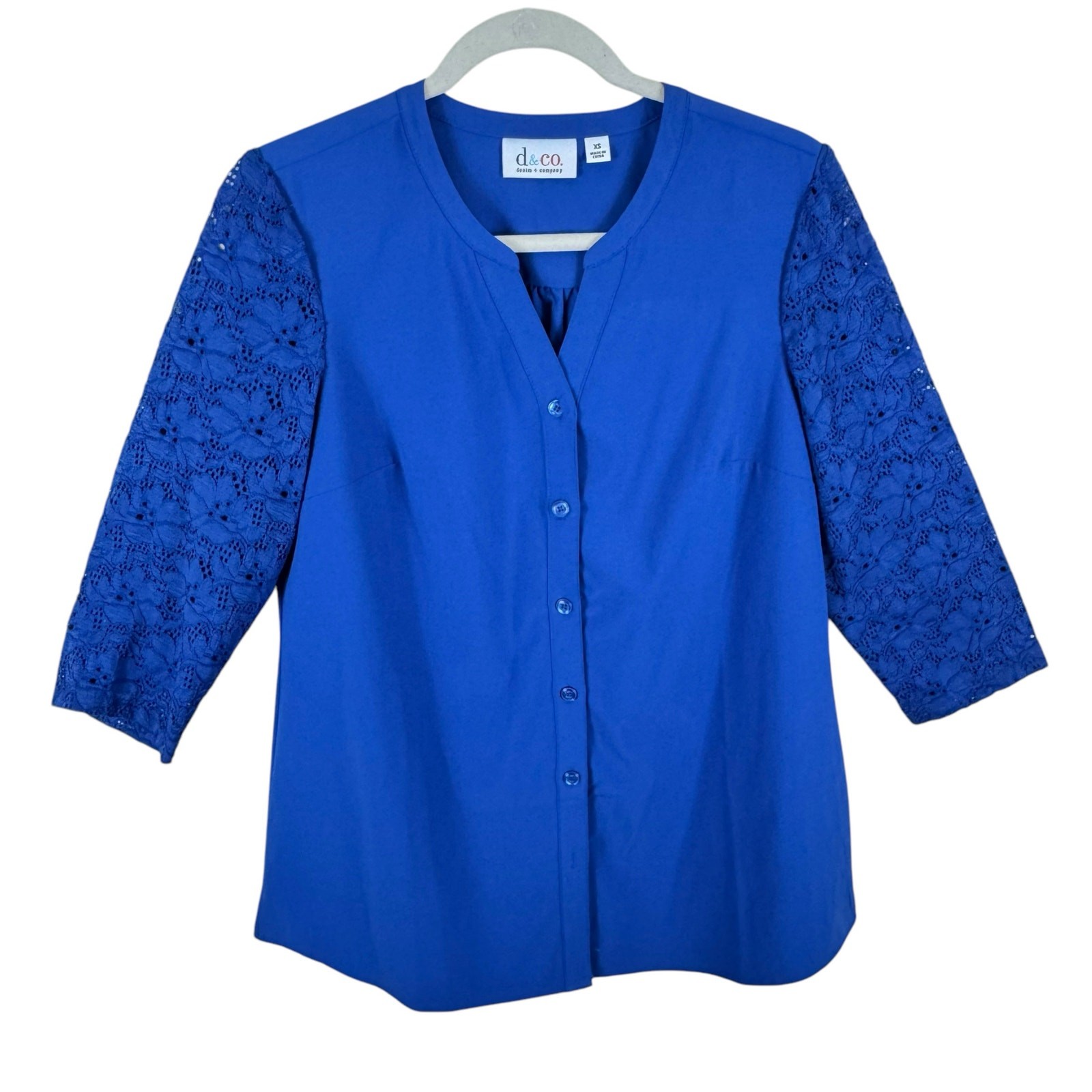 D & Co Royal Blue 3/4 Lace Sleeve Stretch Split Neck Button Up Blouse Size XS