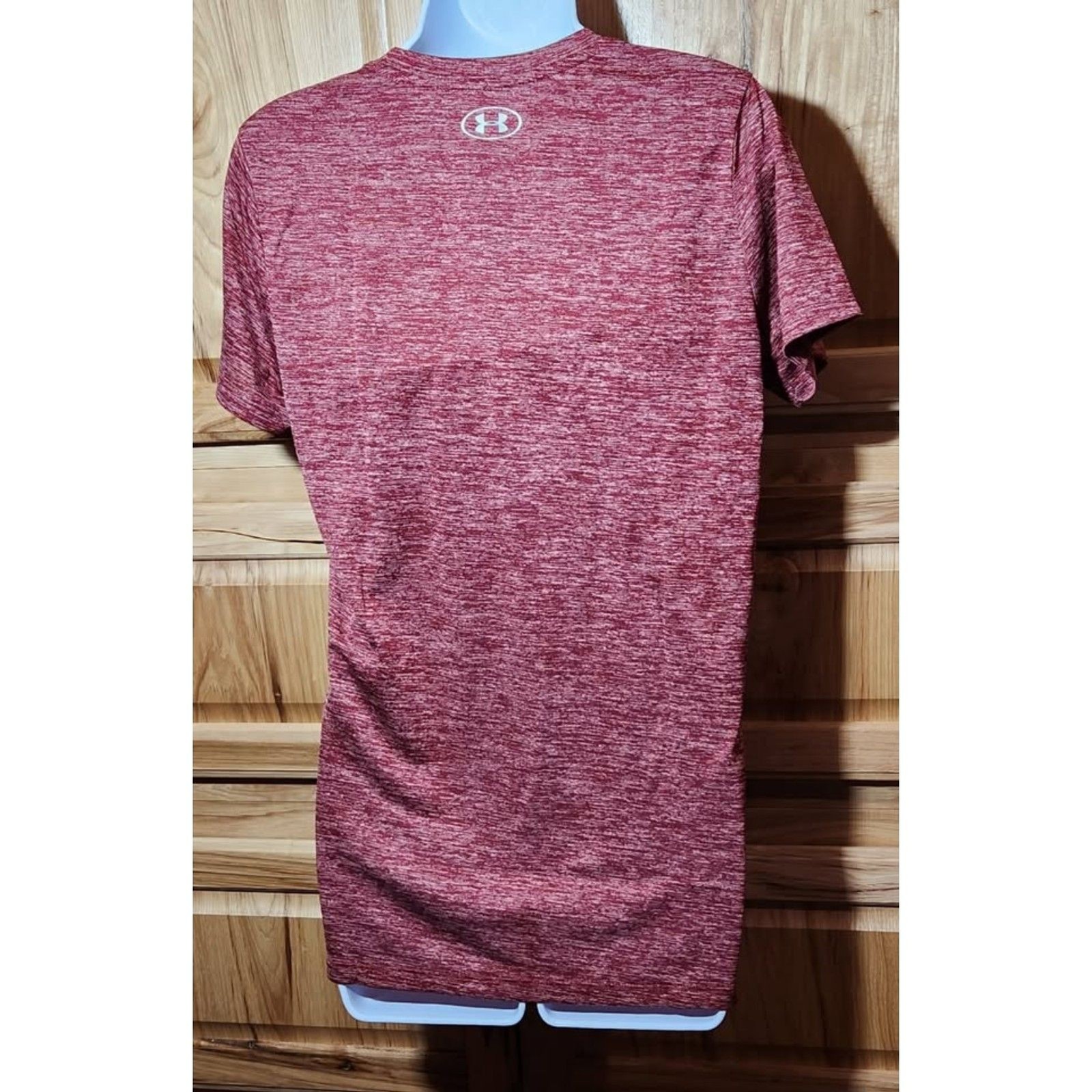 Under Armour Women’s Medium HeatGear V‑Neck Tee Loose Fit