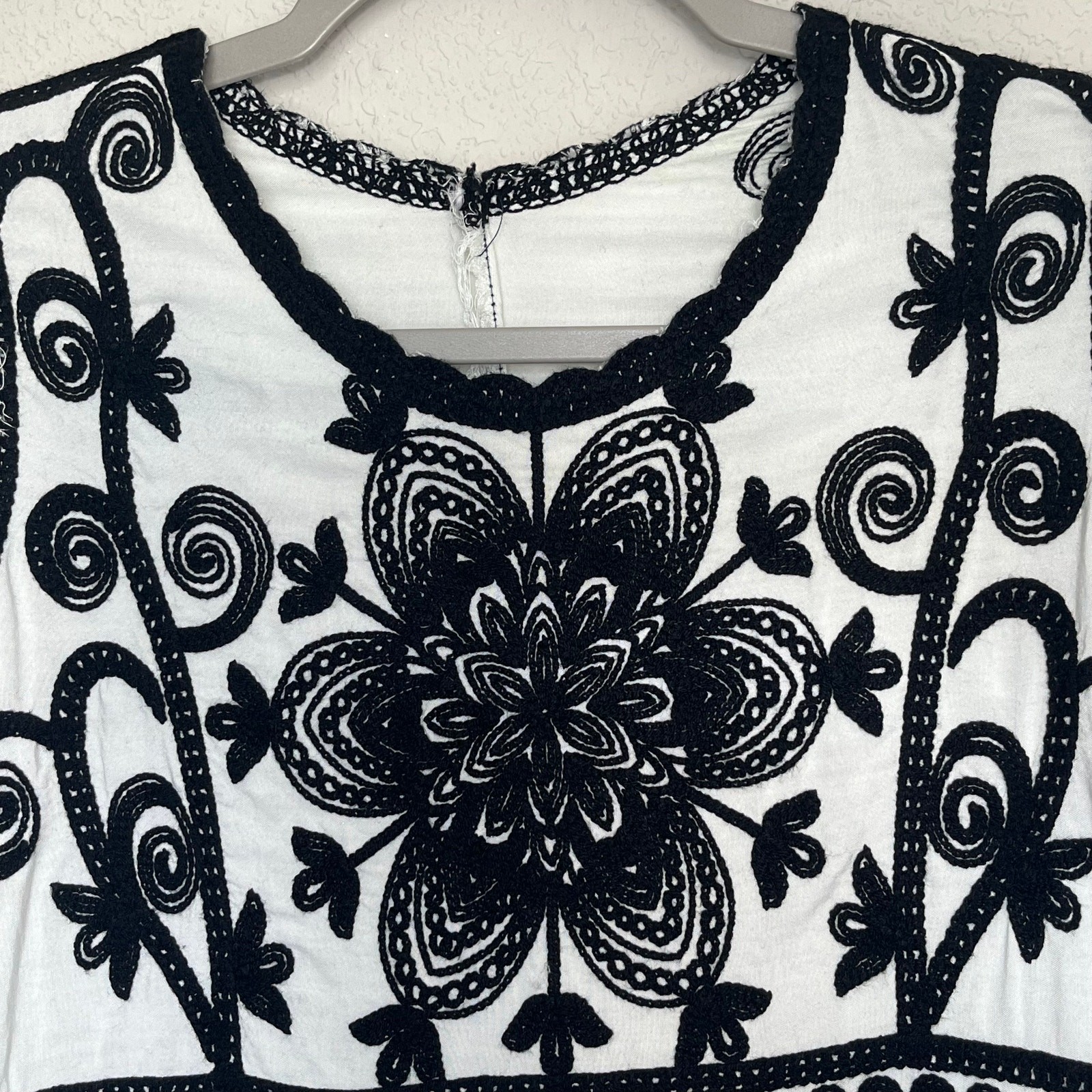 Black and White Embroidered Peasant Scalloped Top Boho Prairie Cottage Festival